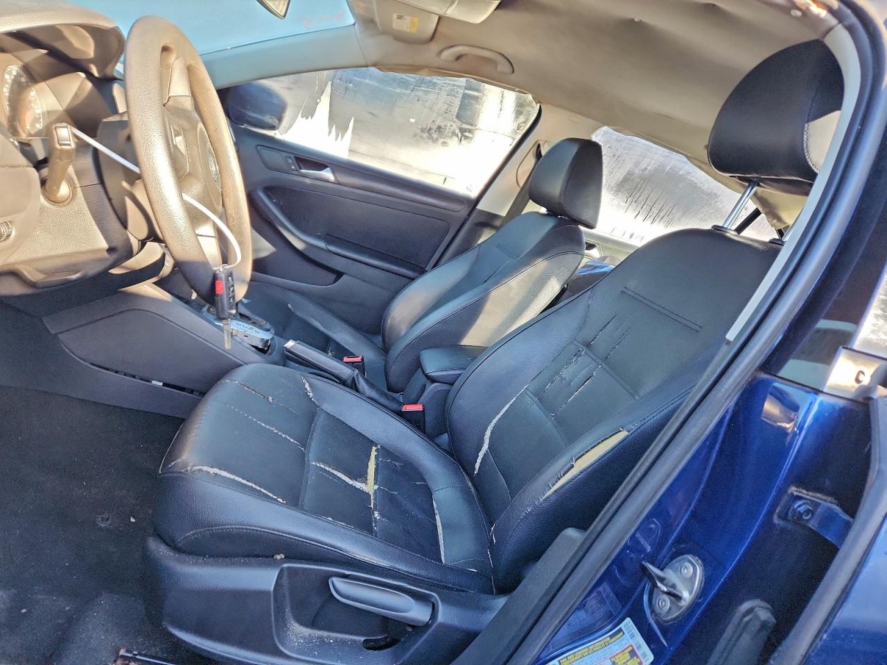 2011 VOLKSWAGEN JETTA SE photo 13