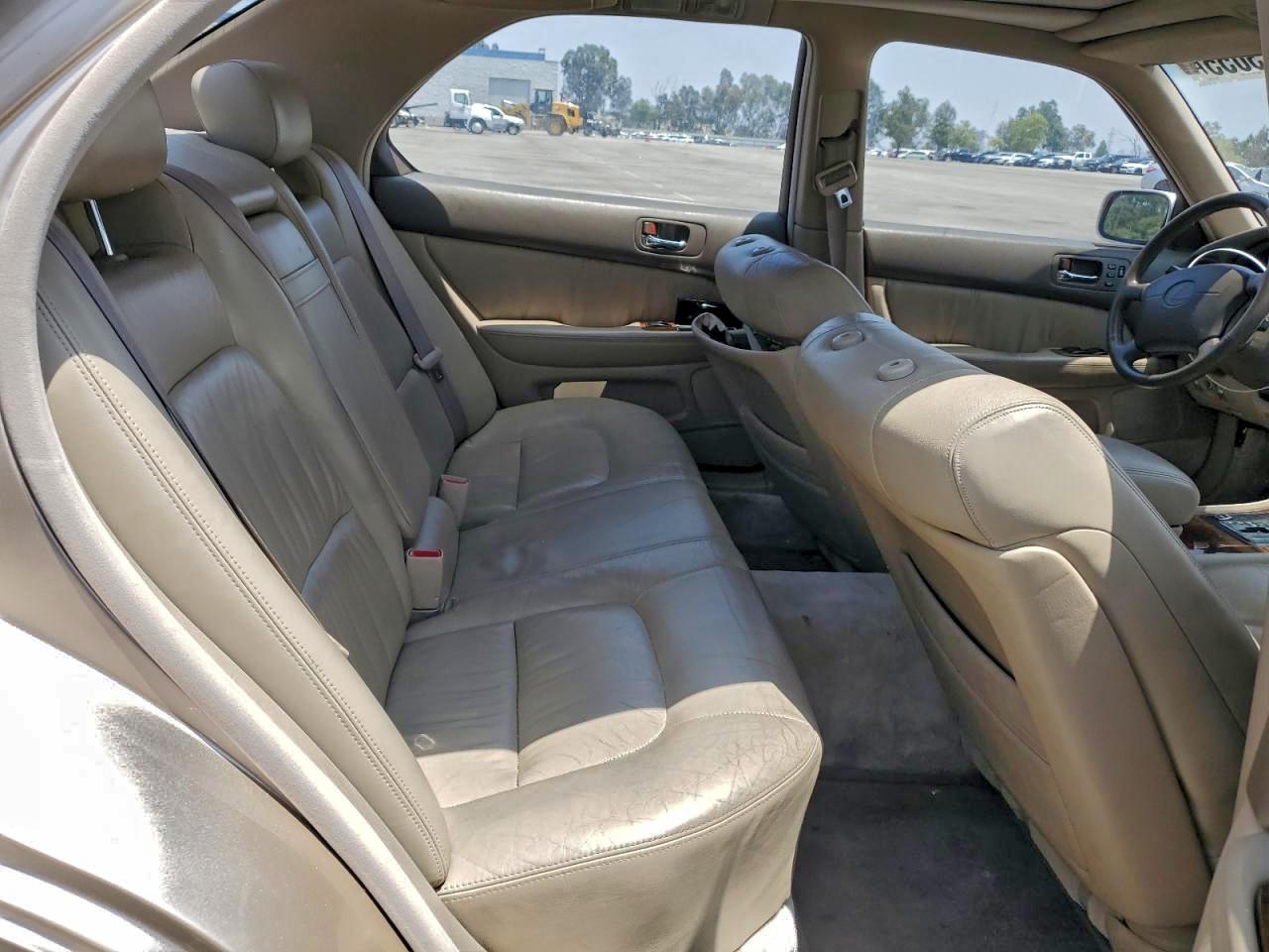 1997 LEXUS LS 400 photo 19