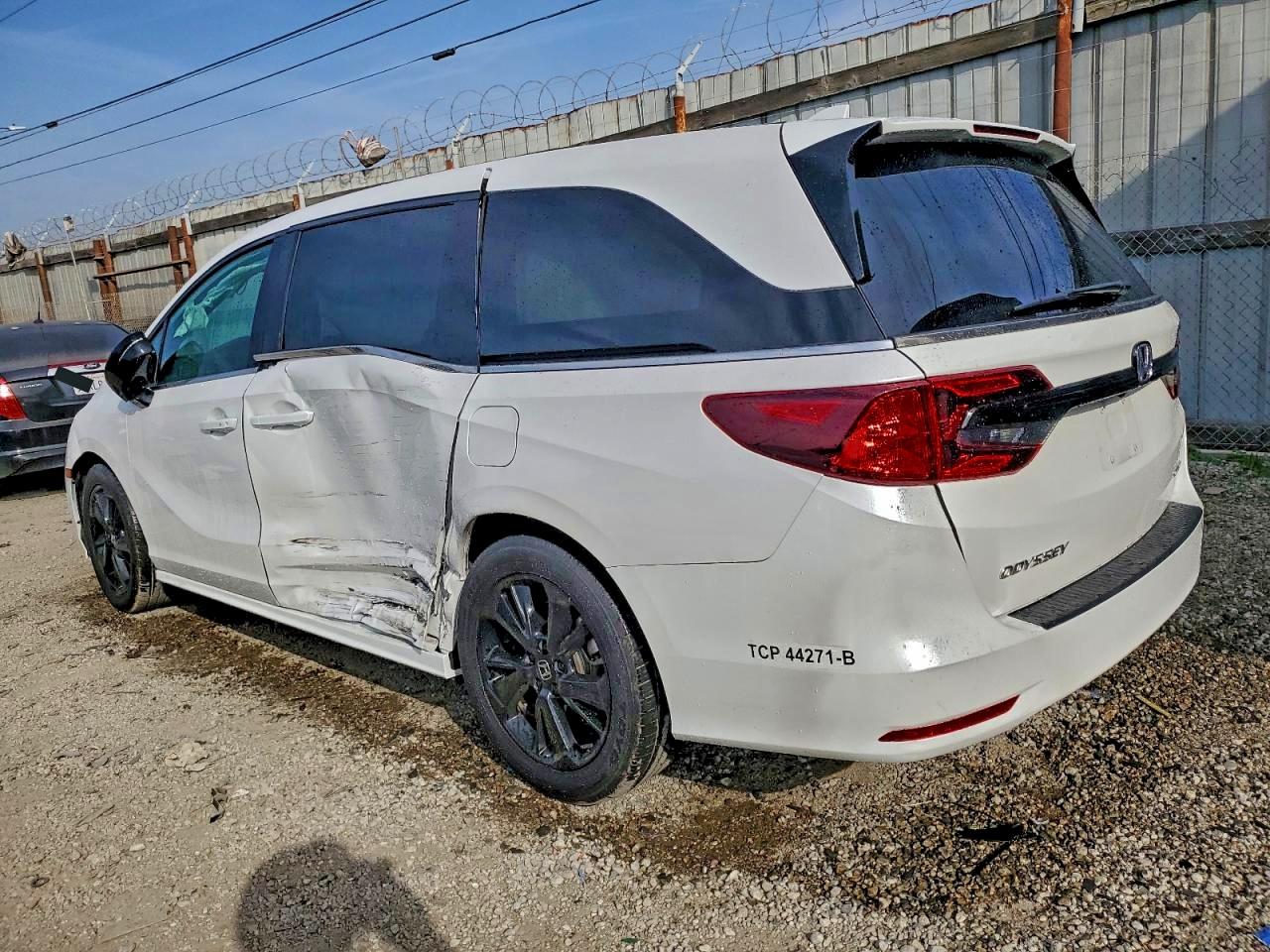 2024 HONDA ODYSSEY SPORT photo 2