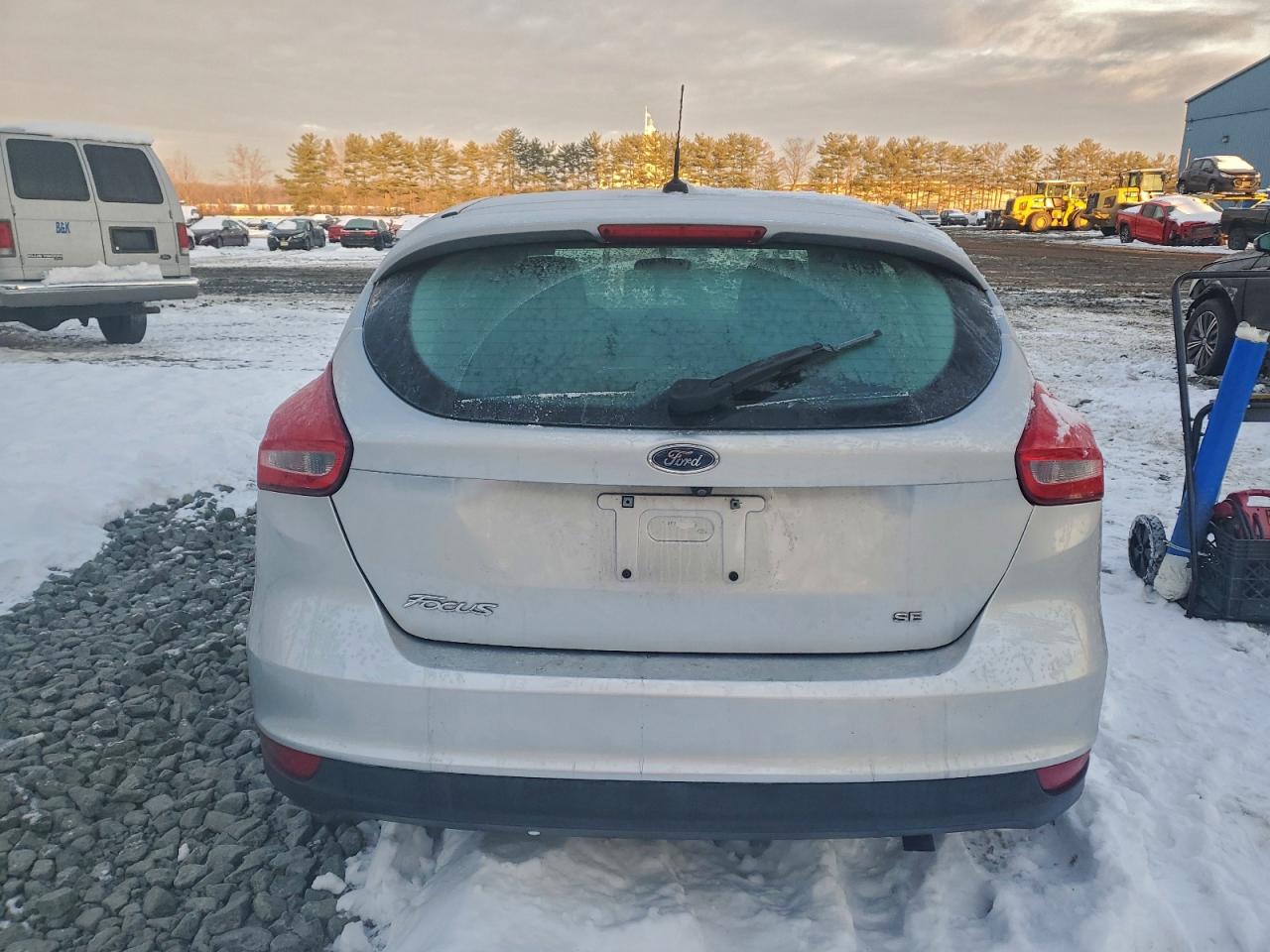 2018 FORD FOCUS SE photo 6