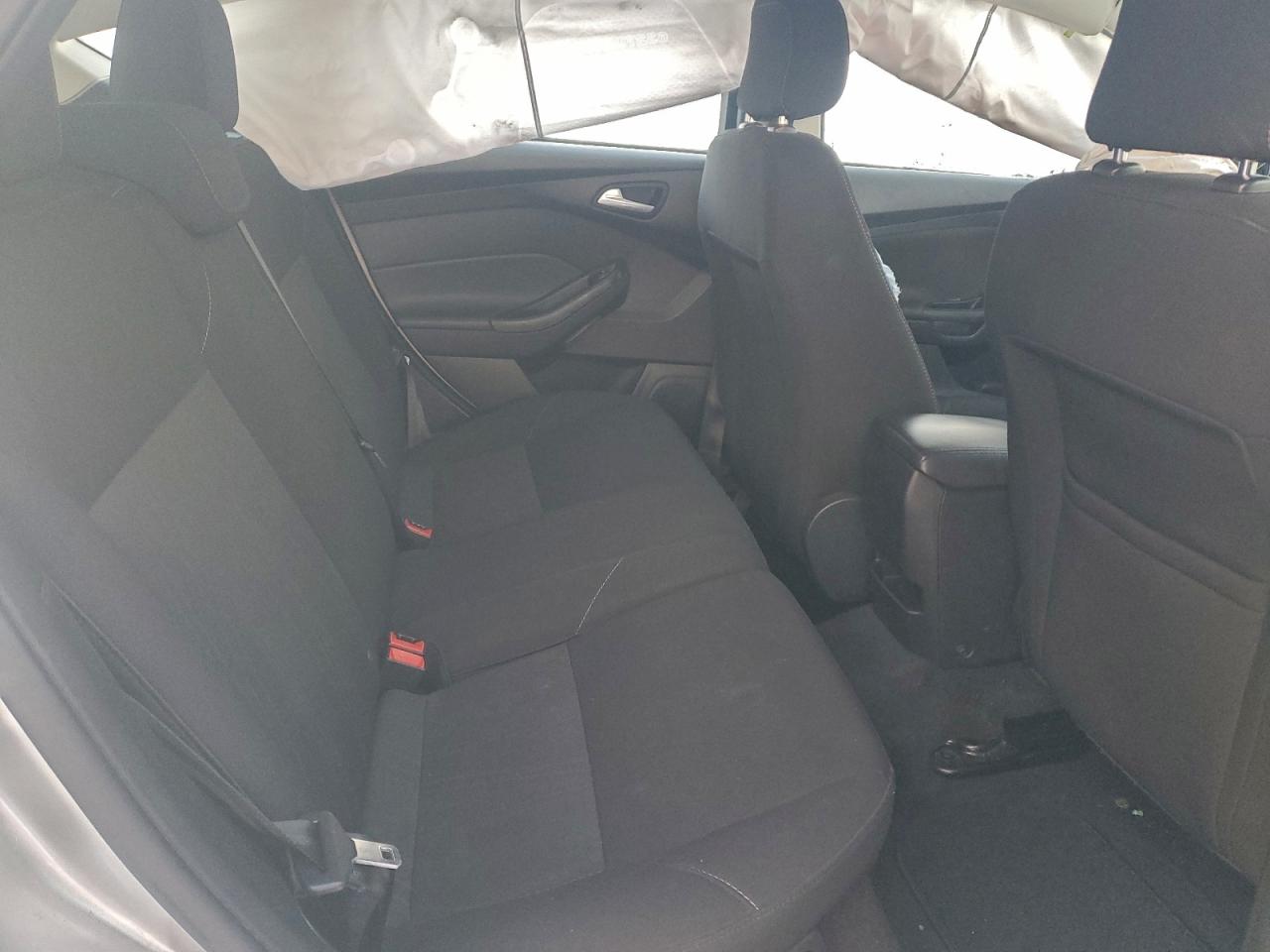 2018 FORD FOCUS SE photo 10