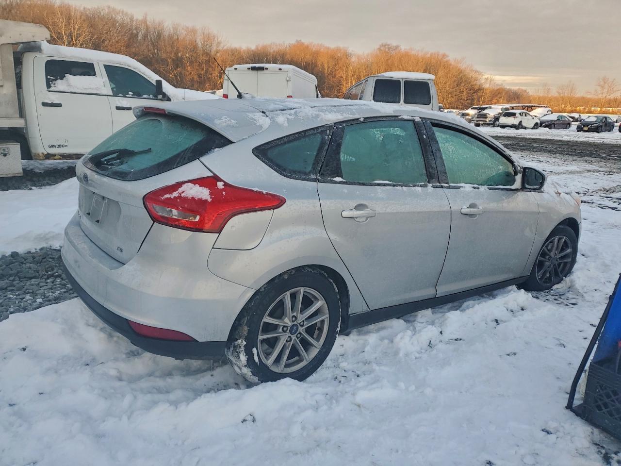 2018 FORD FOCUS SE photo 3