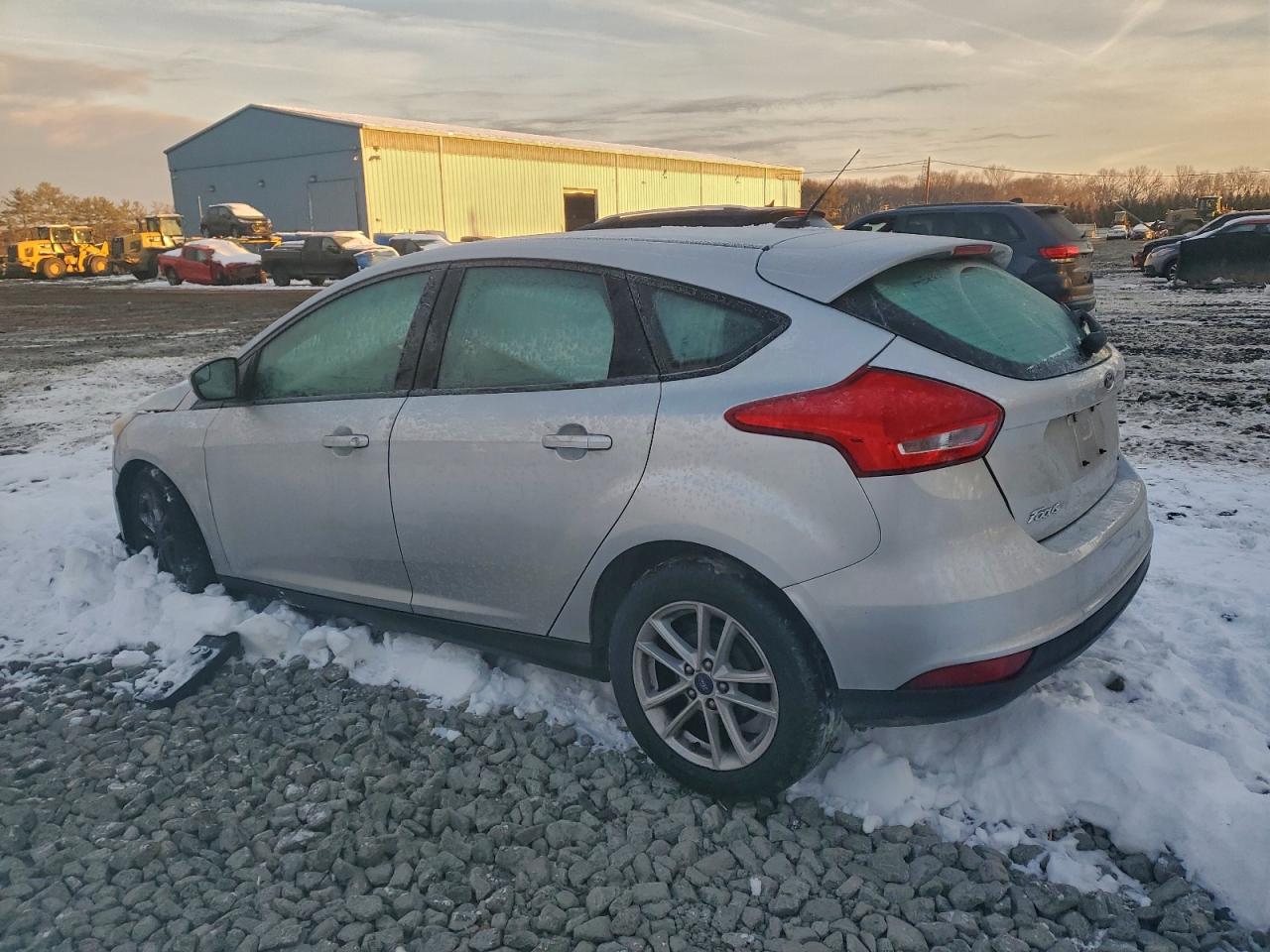 2018 FORD FOCUS SE photo 2