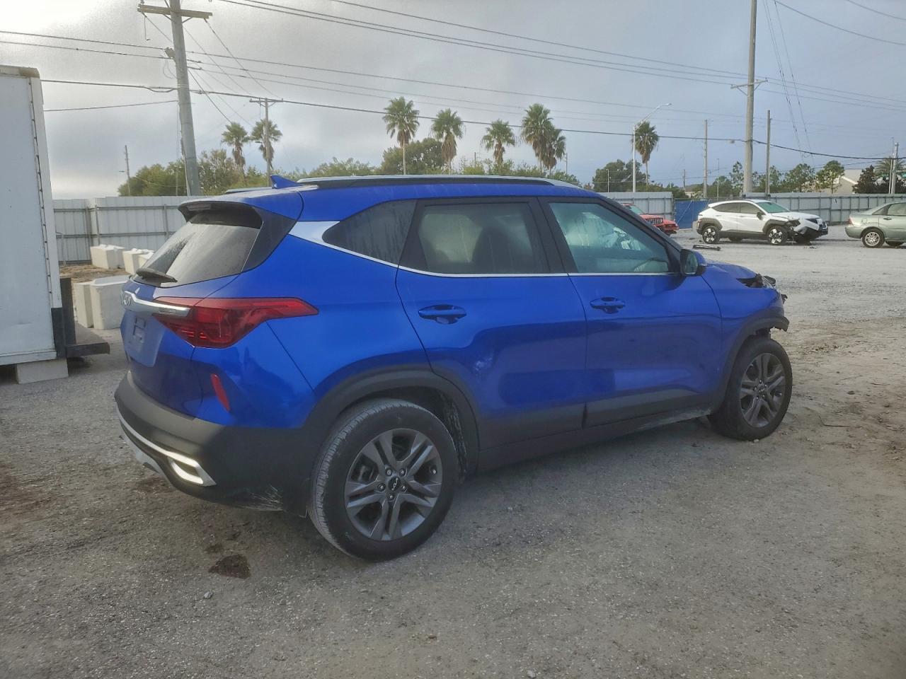 2023 KIA SELTOS S photo 3