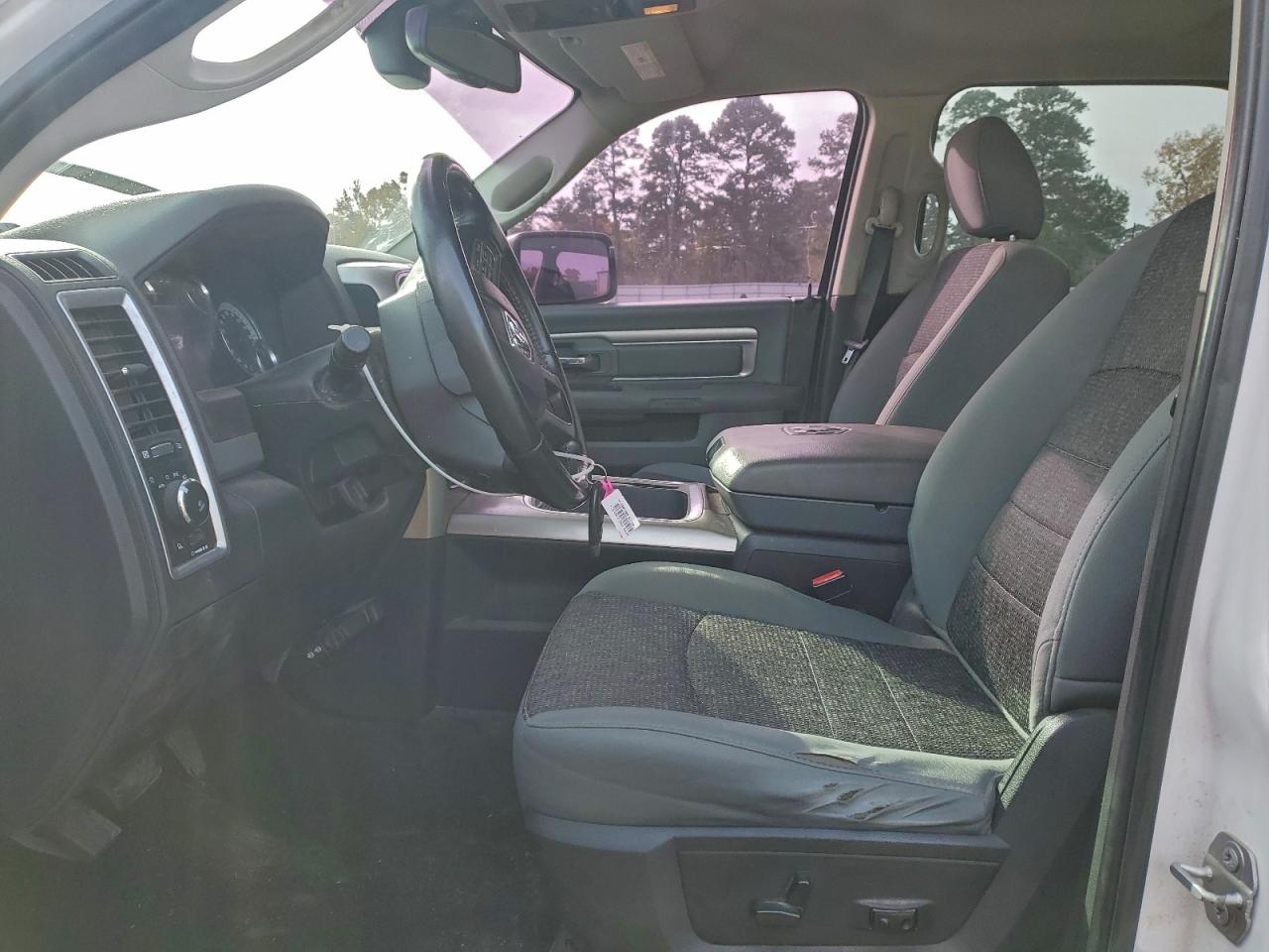 2018 RAM 1500 SLT photo 13