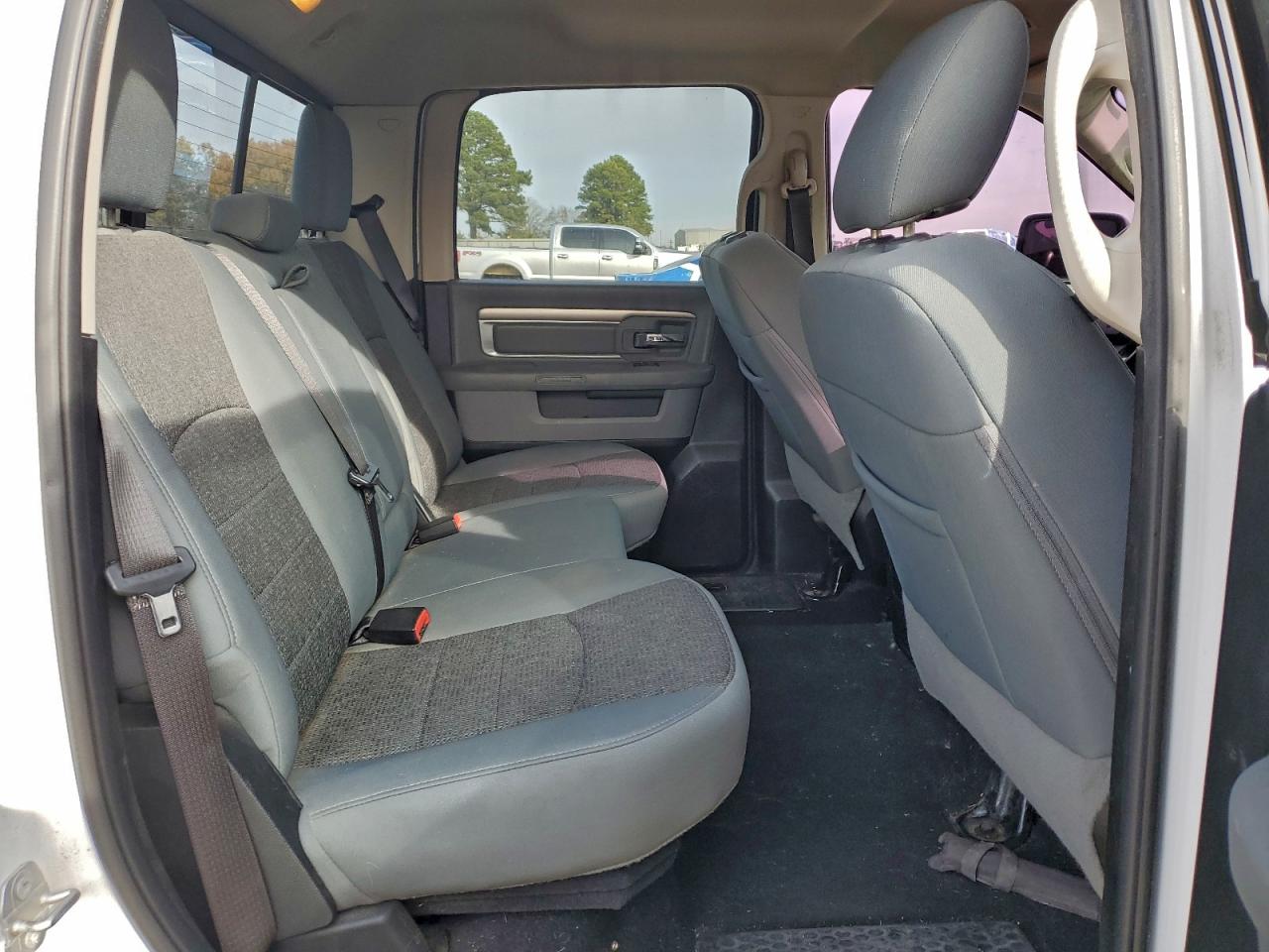 2018 RAM 1500 SLT photo 19