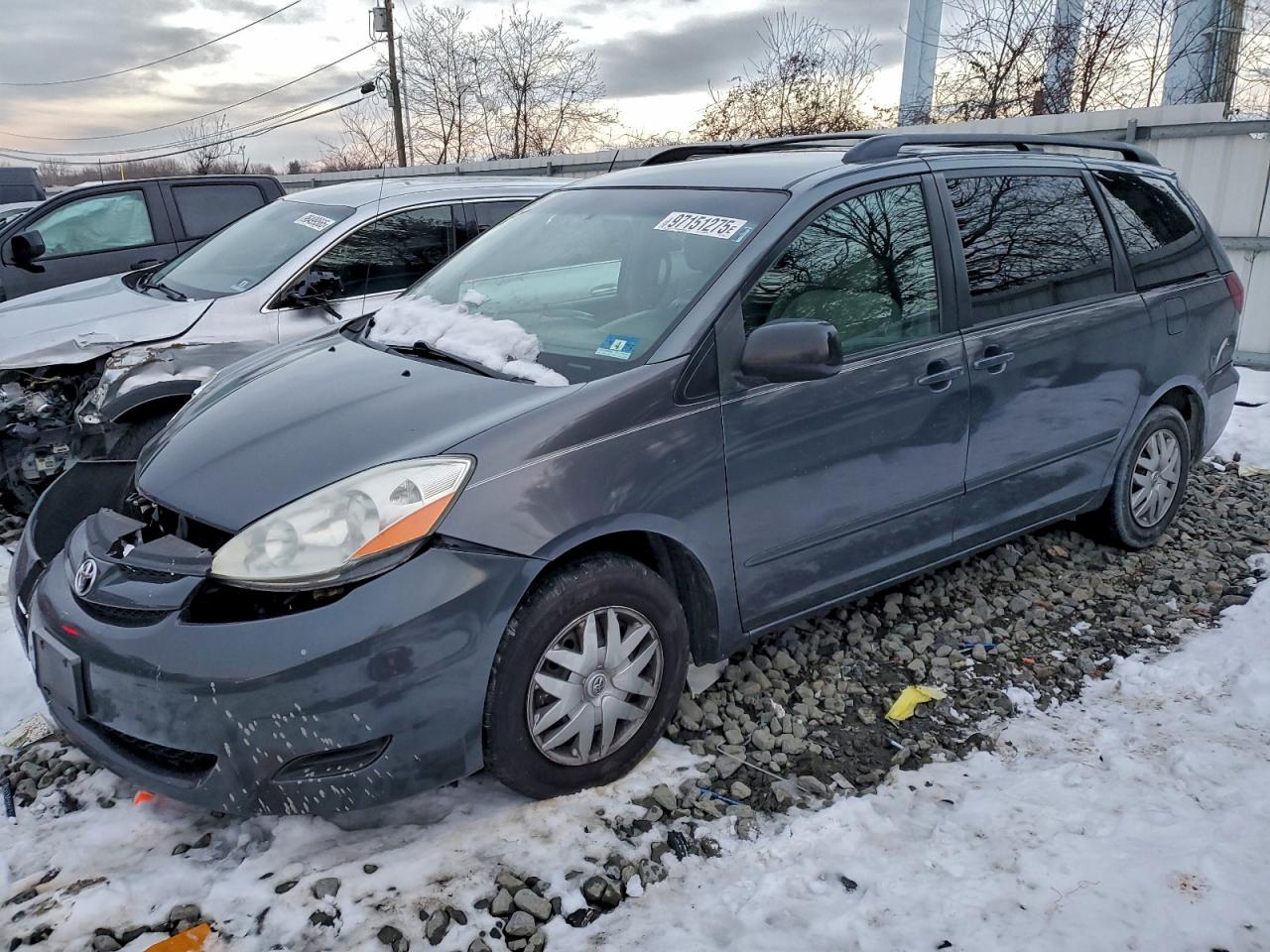 2009 TOYOTA SIENNA