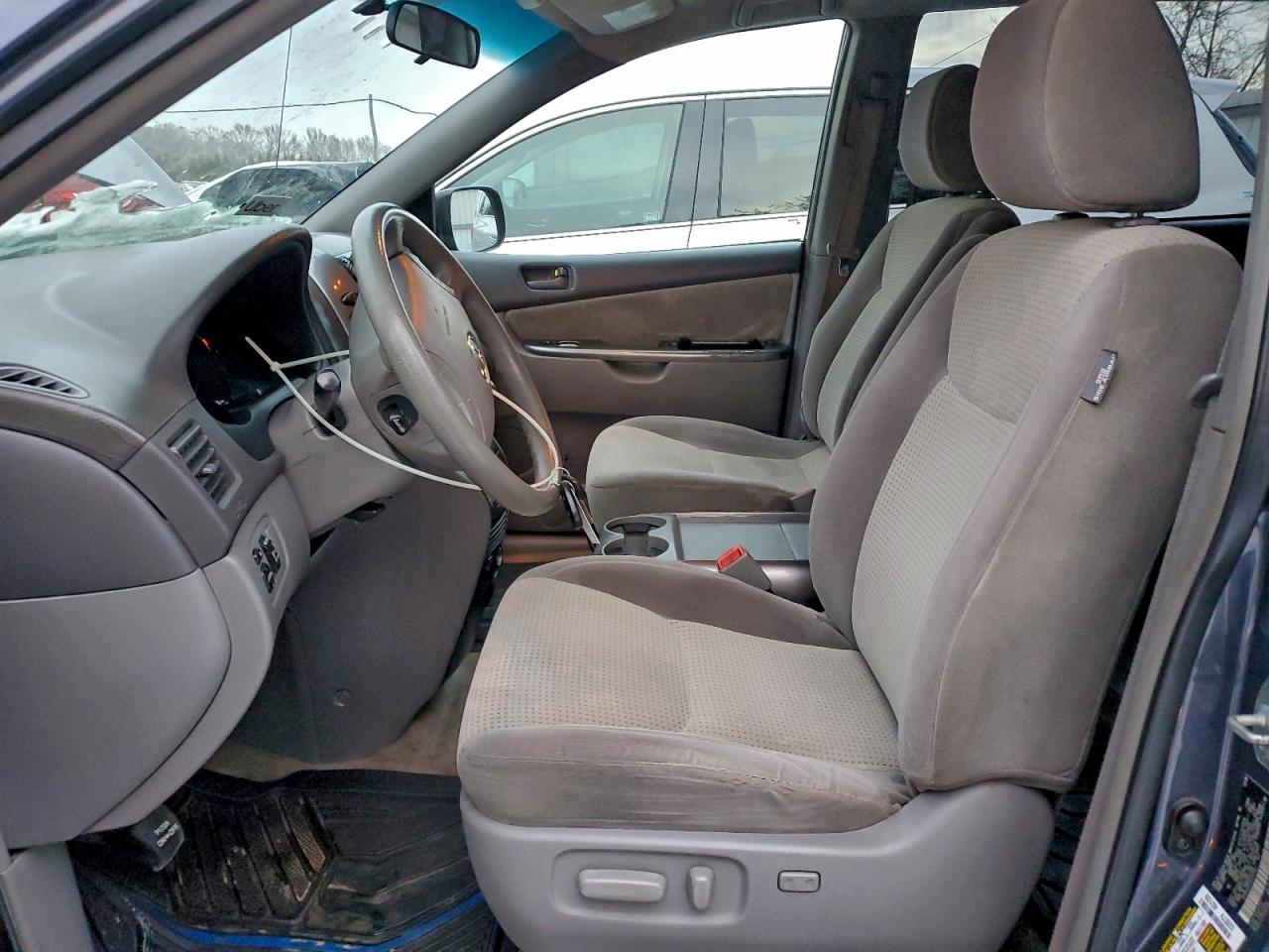 2009 TOYOTA SIENNA photo 7