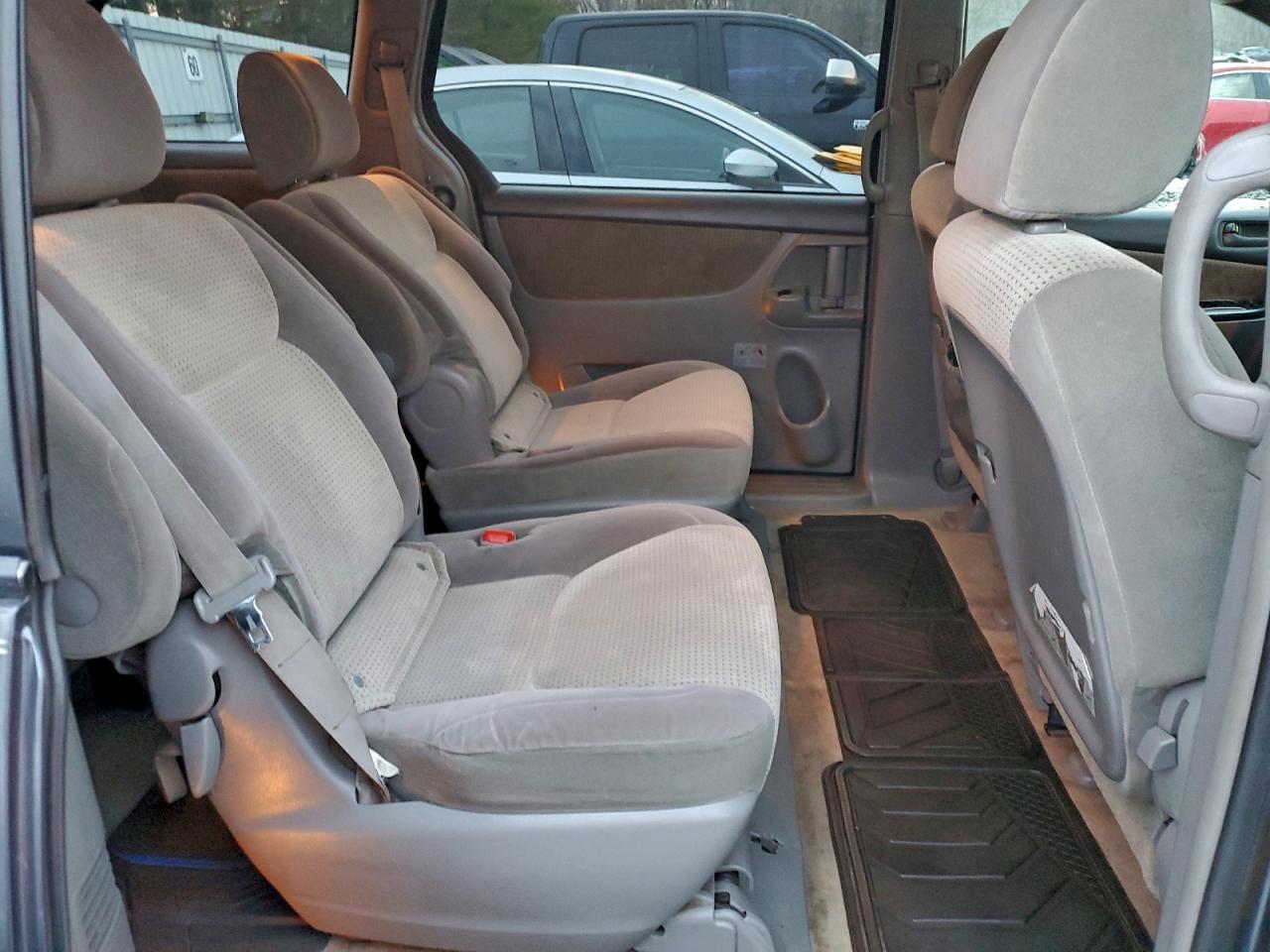 2009 TOYOTA SIENNA photo 11
