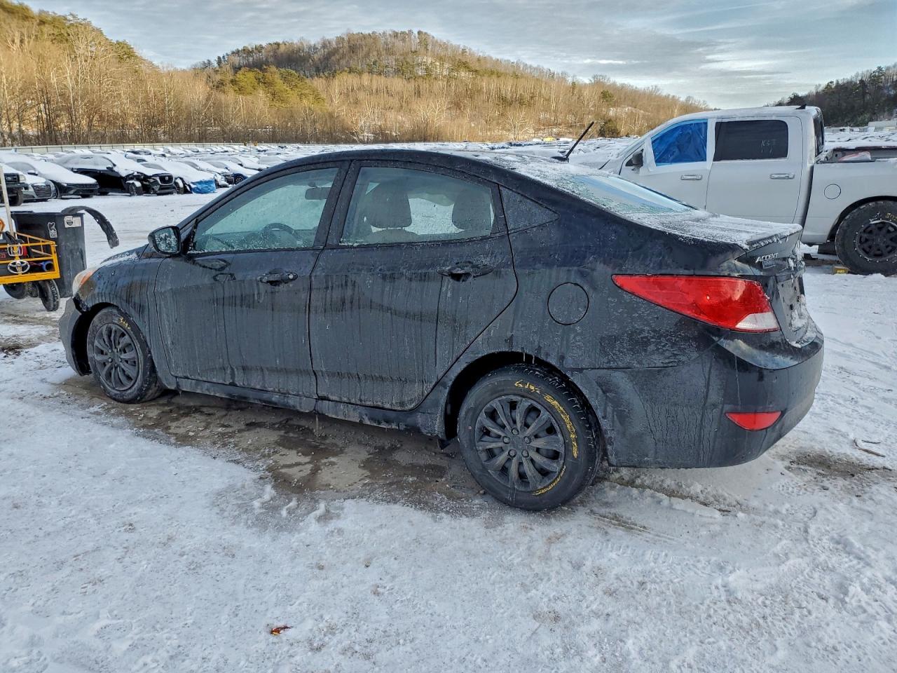 2016 HYUNDAI ACCENT SE photo 3