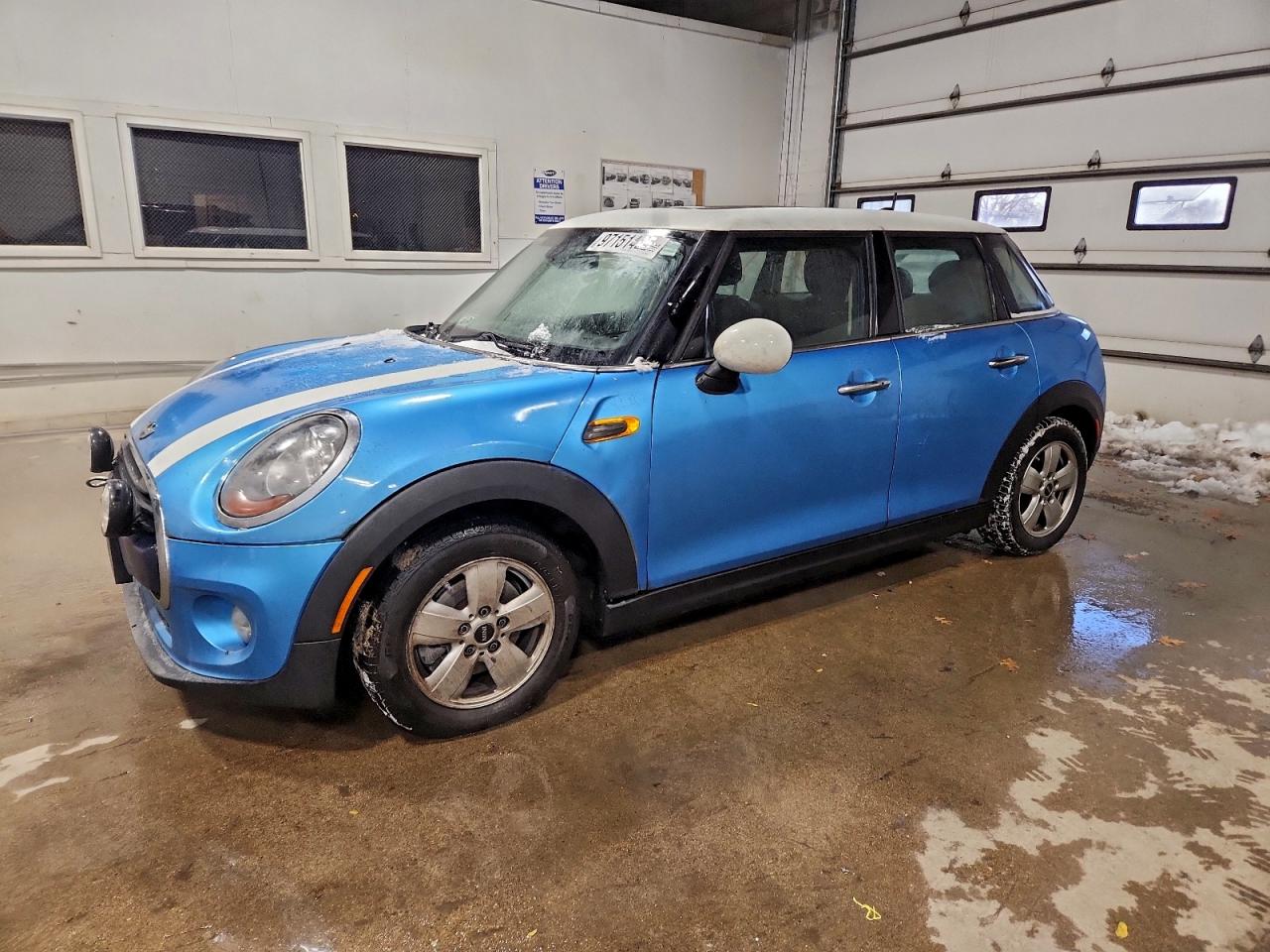 2016 MINI COOPER