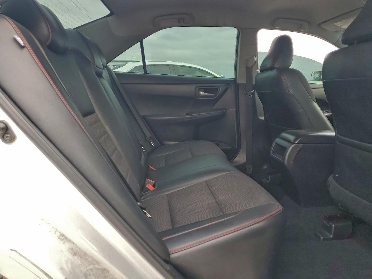 2016 TOYOTA CAMRY SE photo 10