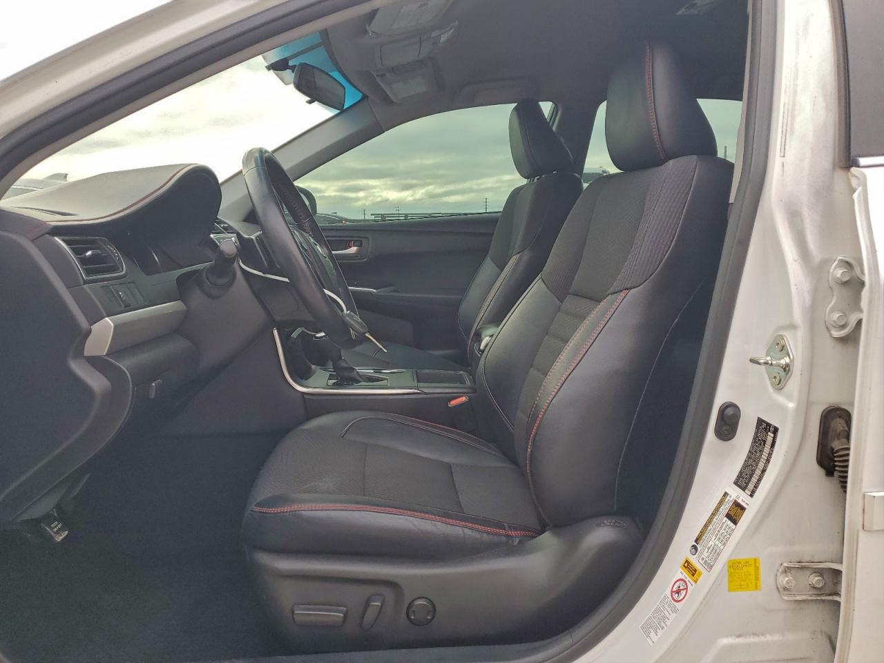 2016 TOYOTA CAMRY SE photo 7