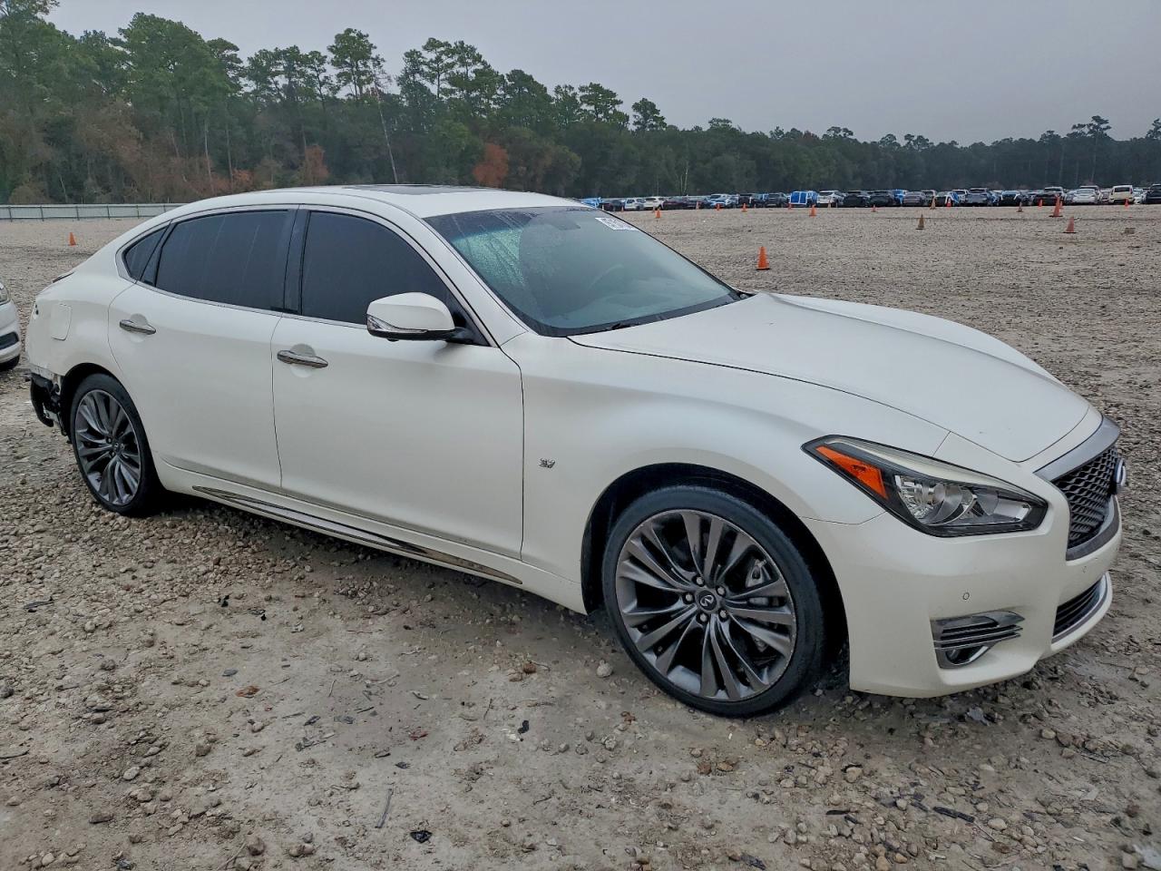 2018 INFINITI Q70L 3.7 LUXE photo 4