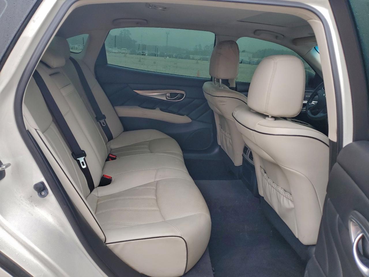 2018 INFINITI Q70L 3.7 LUXE photo 10
