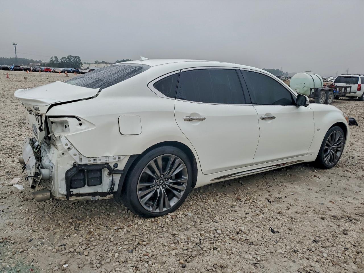 2018 INFINITI Q70L 3.7 LUXE photo 3