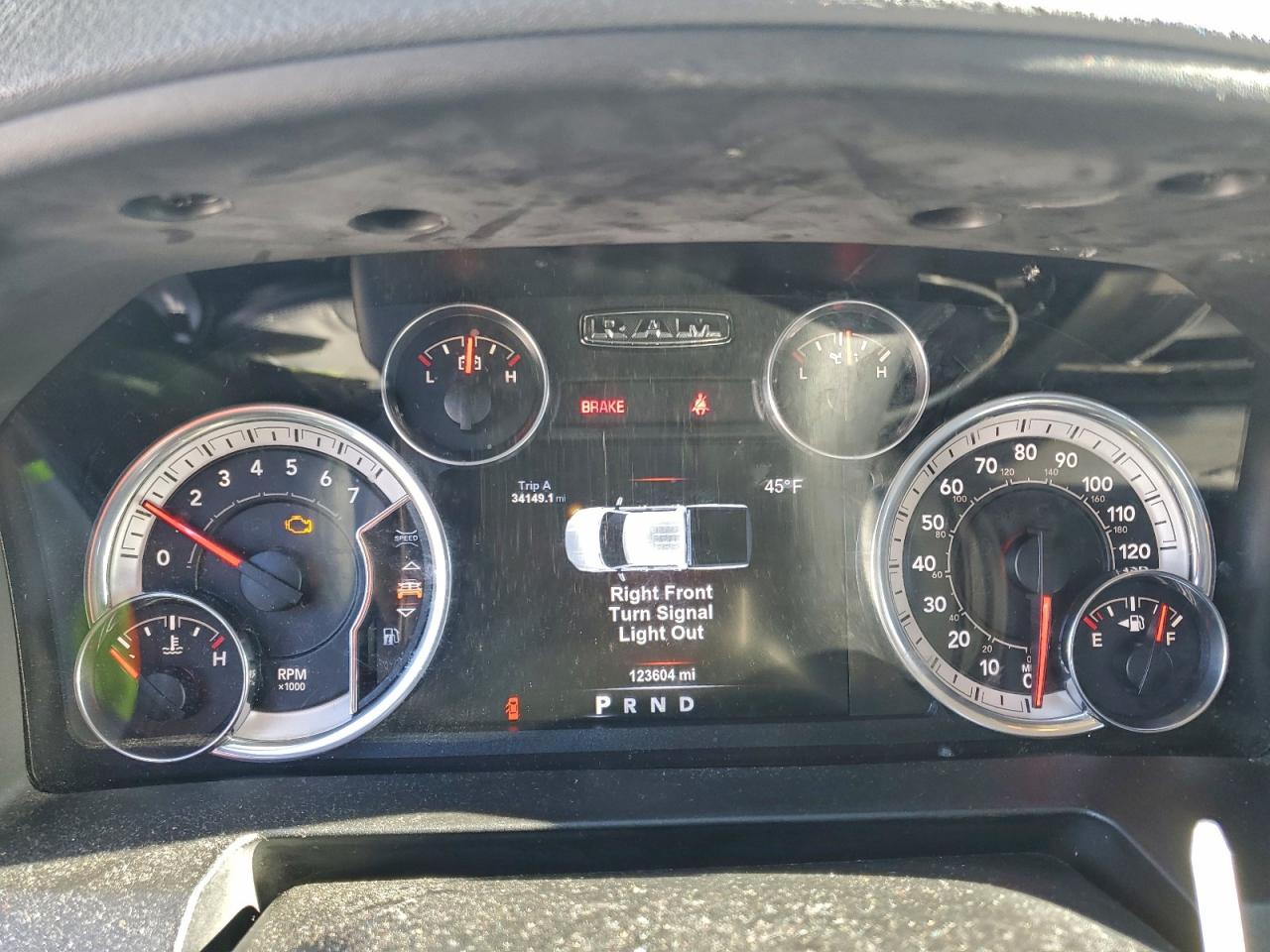 2015 RAM 1500 SLT photo 9