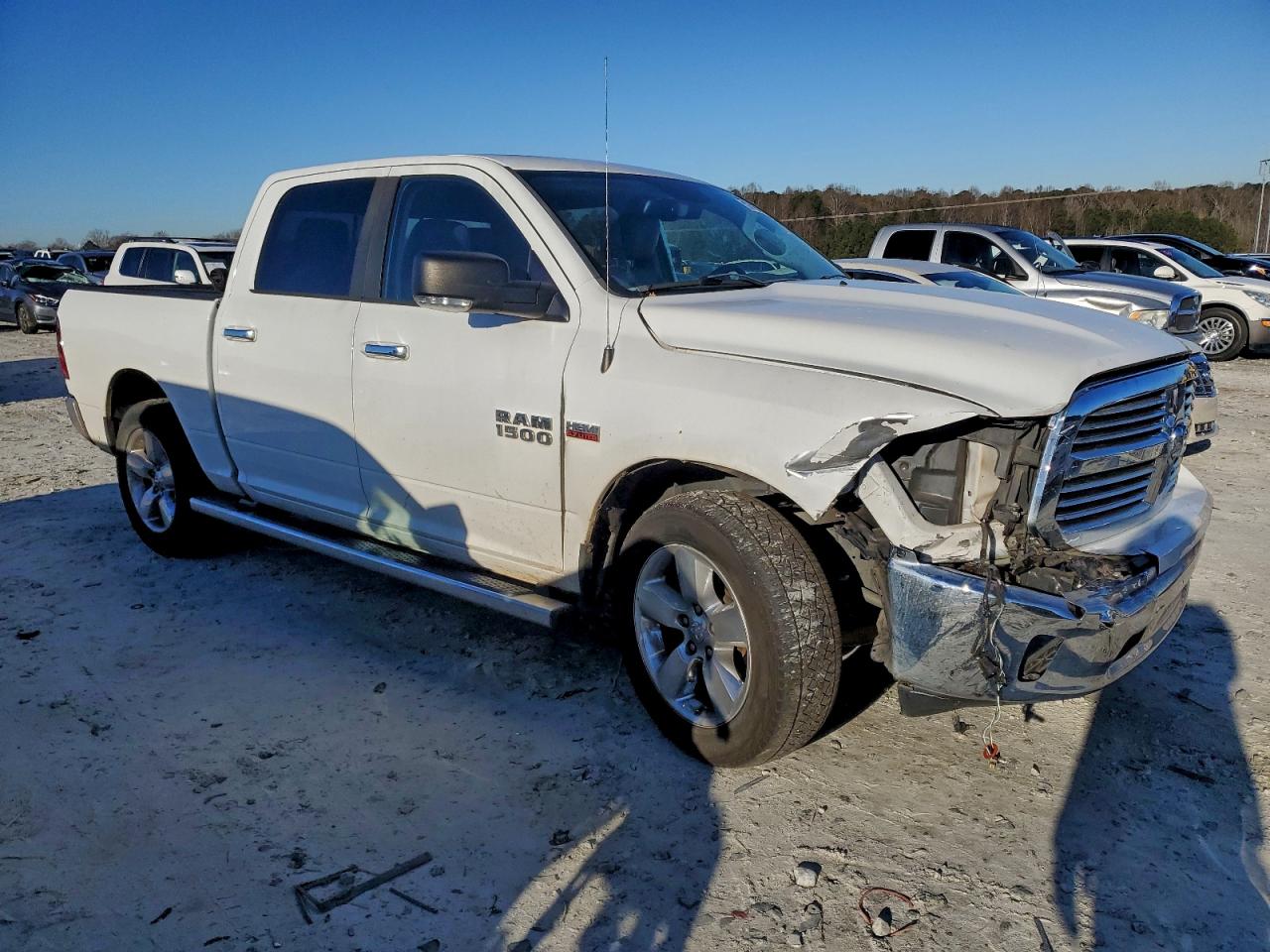 2015 RAM 1500 SLT photo 4