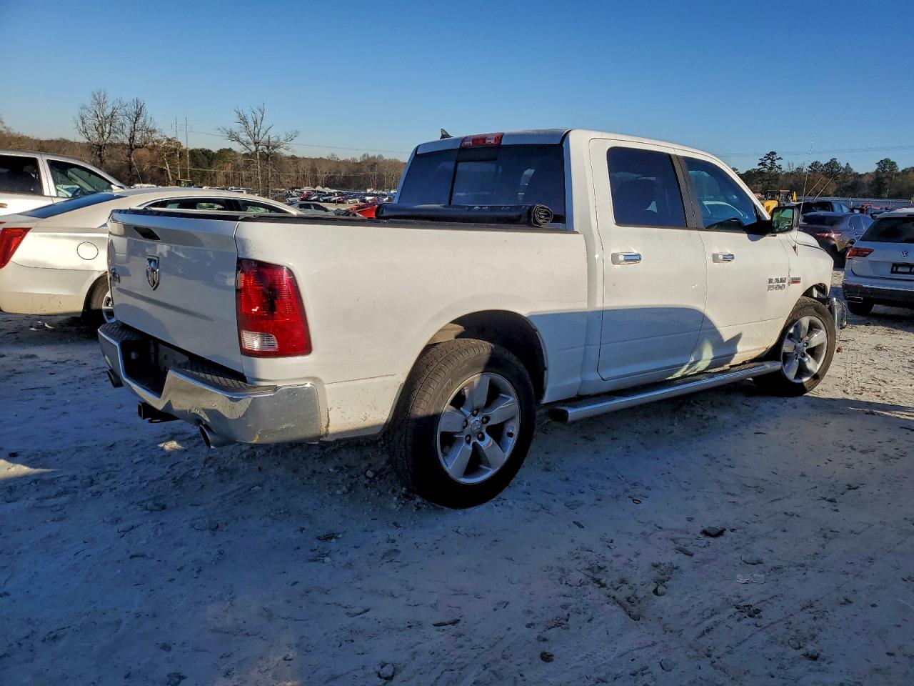 2015 RAM 1500 SLT photo 3