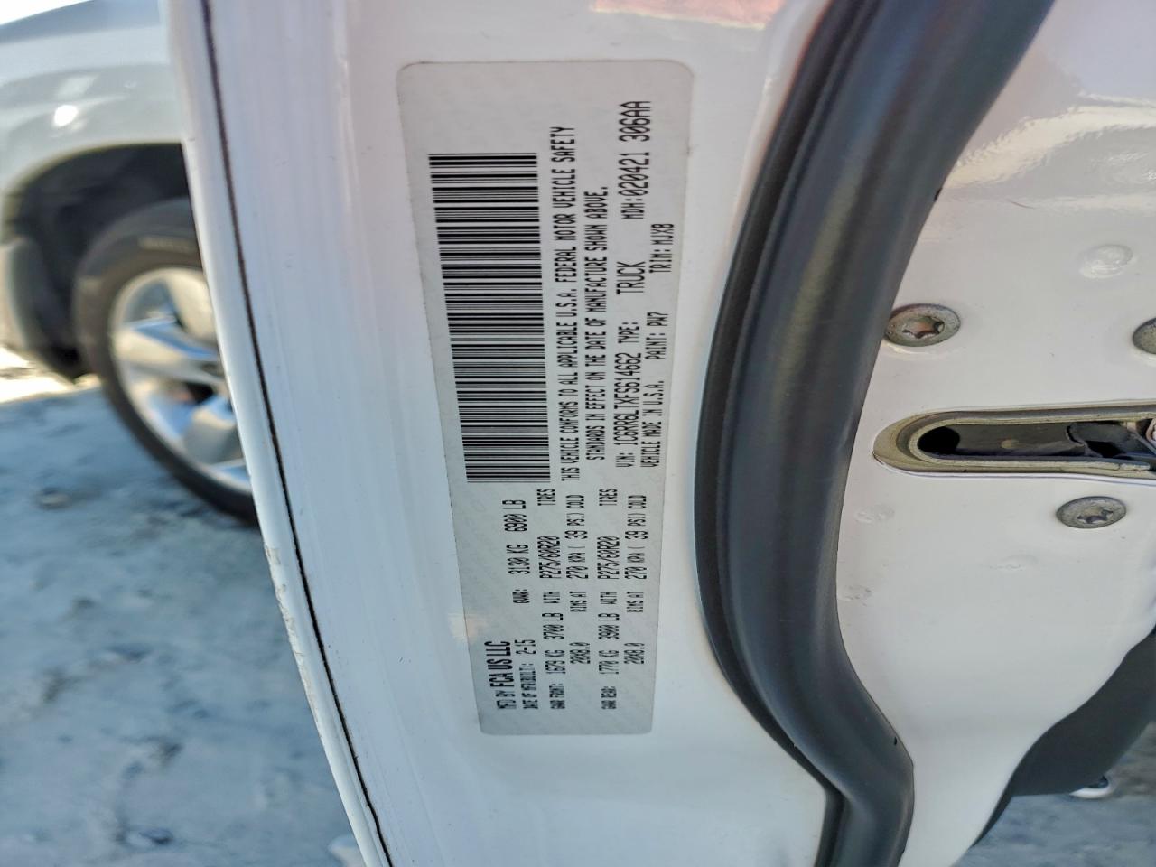 2015 RAM 1500 SLT photo 12