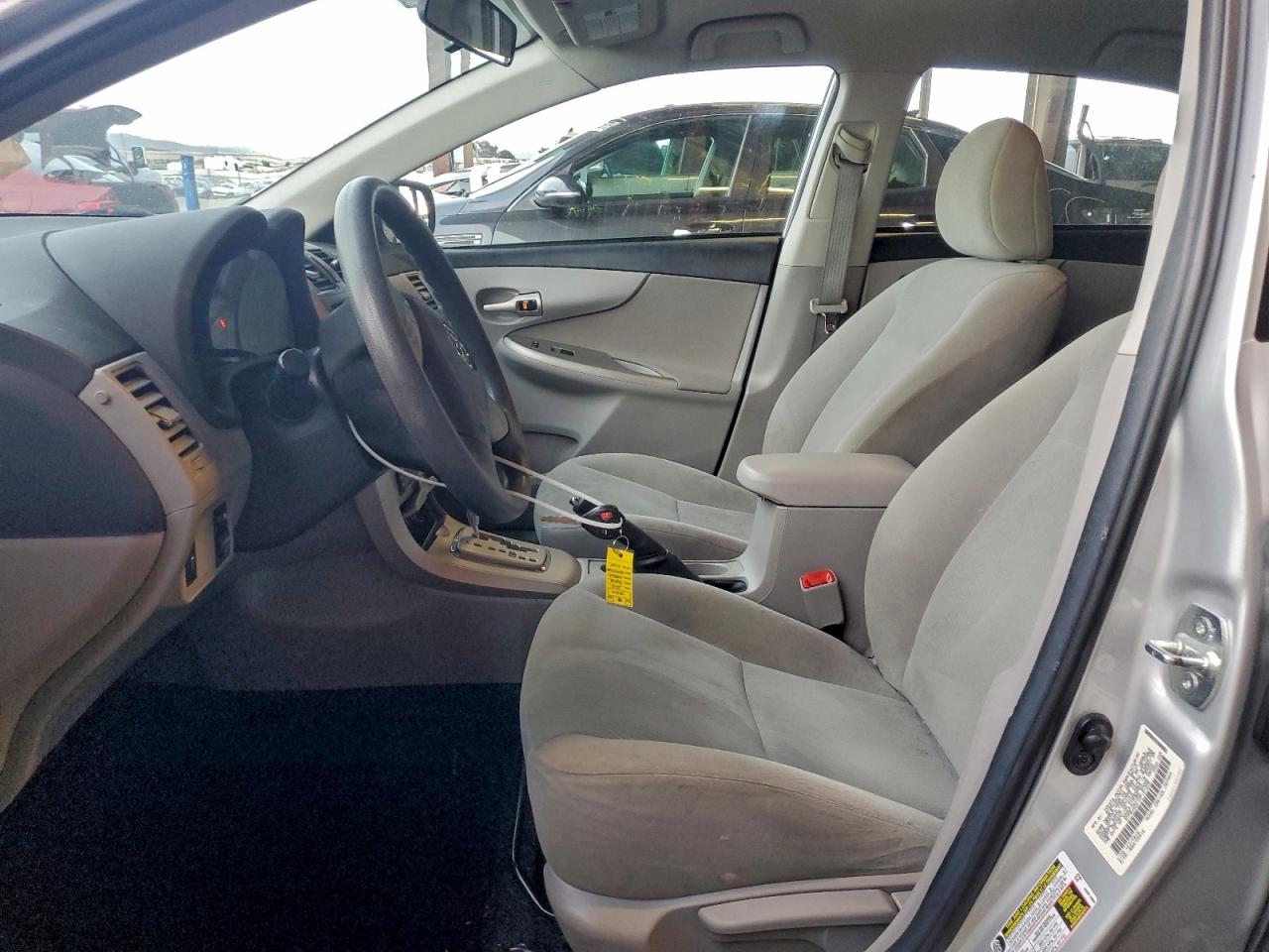 2013 TOYOTA COROLLA BASE photo 19