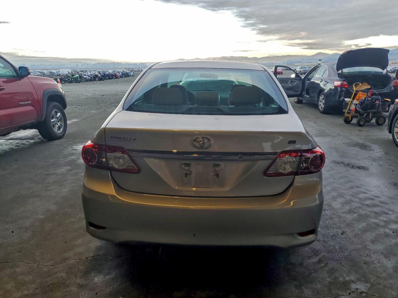 2013 TOYOTA COROLLA BASE photo 16