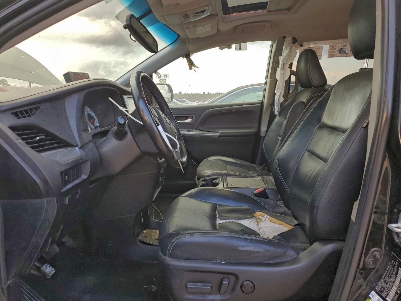 2015 TOYOTA SIENNA SPORT photo 7