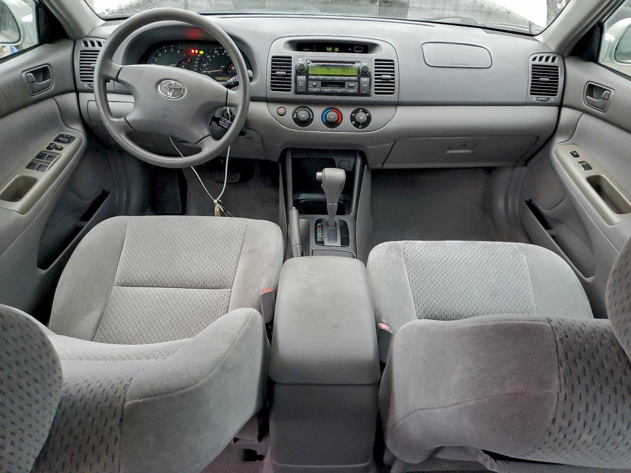 2004 TOYOTA CAMRY LE photo 8