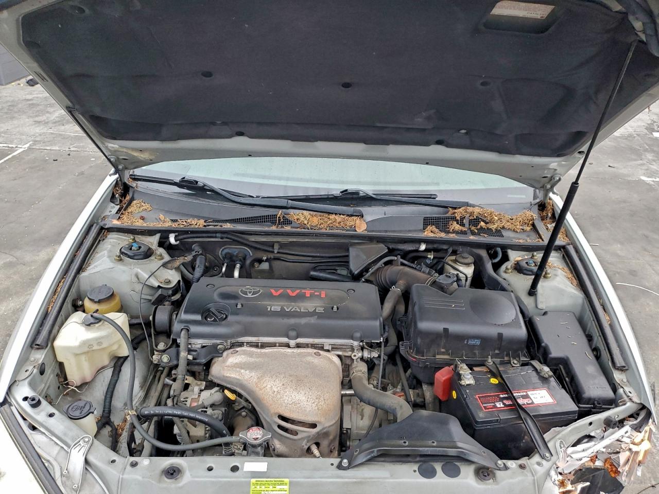 2004 TOYOTA CAMRY LE photo 11