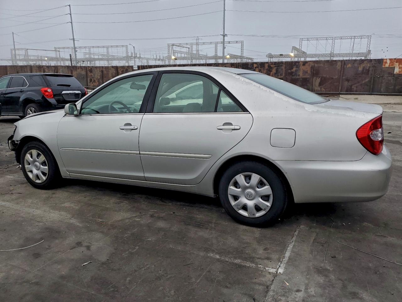 2004 TOYOTA CAMRY LE photo 2
