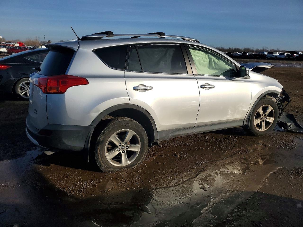 2015 TOYOTA RAV4 XLE photo 5