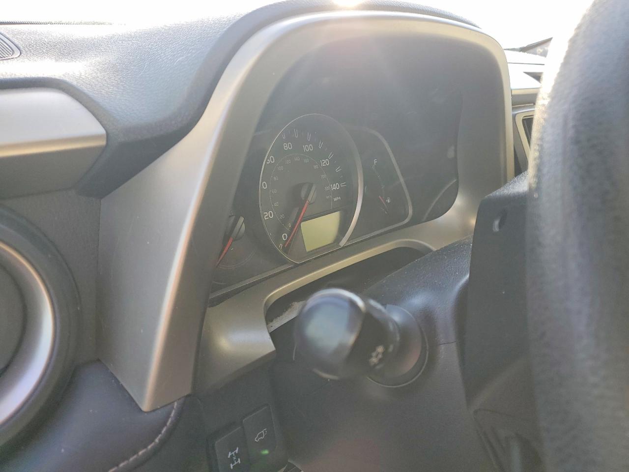 2015 TOYOTA RAV4 XLE photo 17