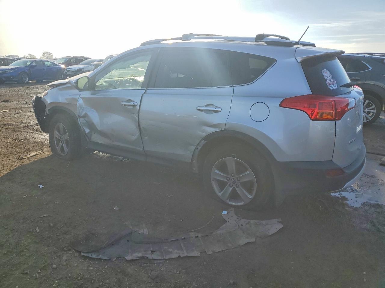 2015 TOYOTA RAV4 XLE photo 3