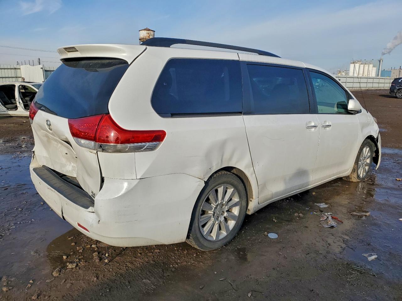 2014 TOYOTA SIENNA XLE photo 5
