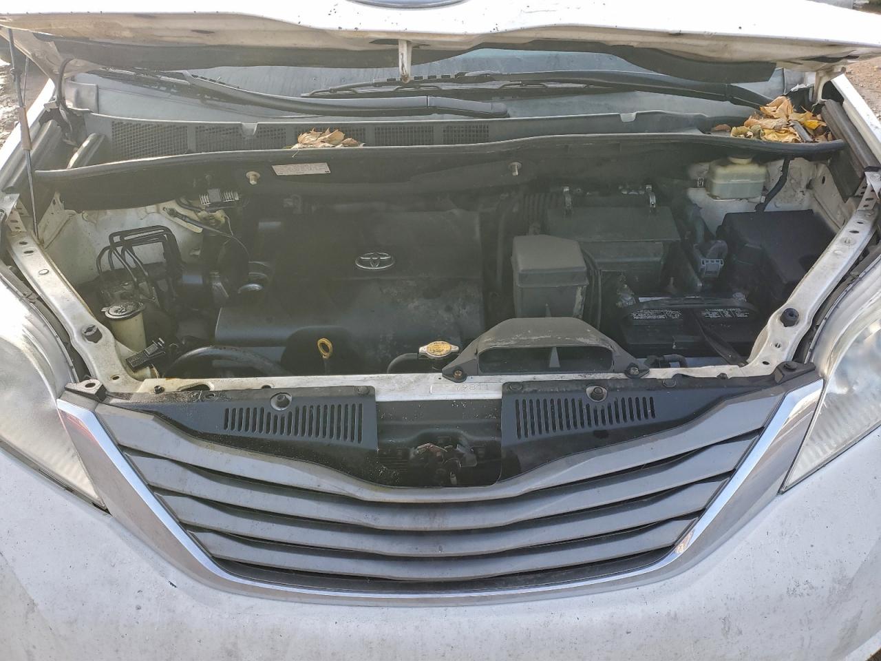 2014 TOYOTA SIENNA XLE photo 23