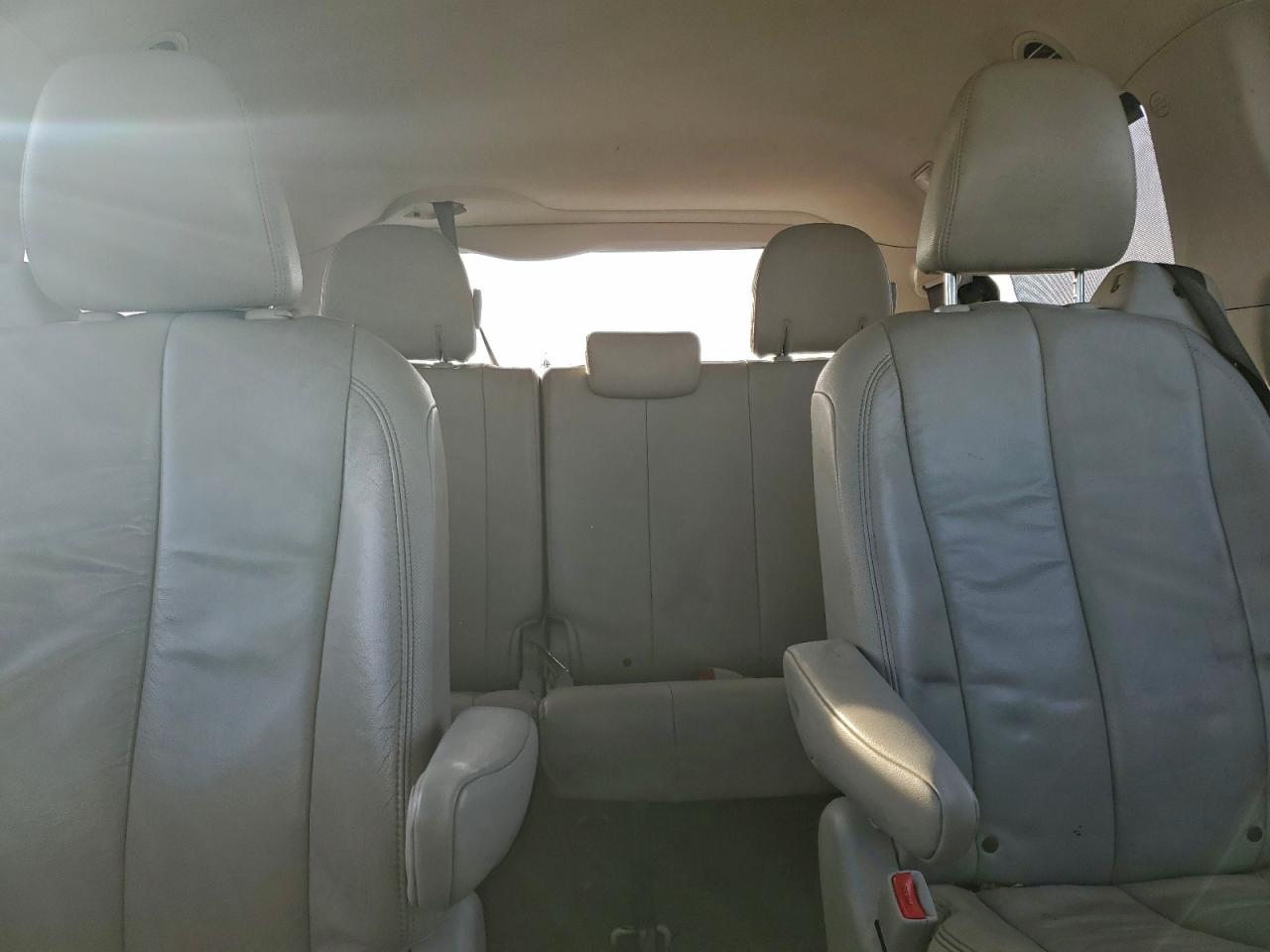 2014 TOYOTA SIENNA XLE photo 19