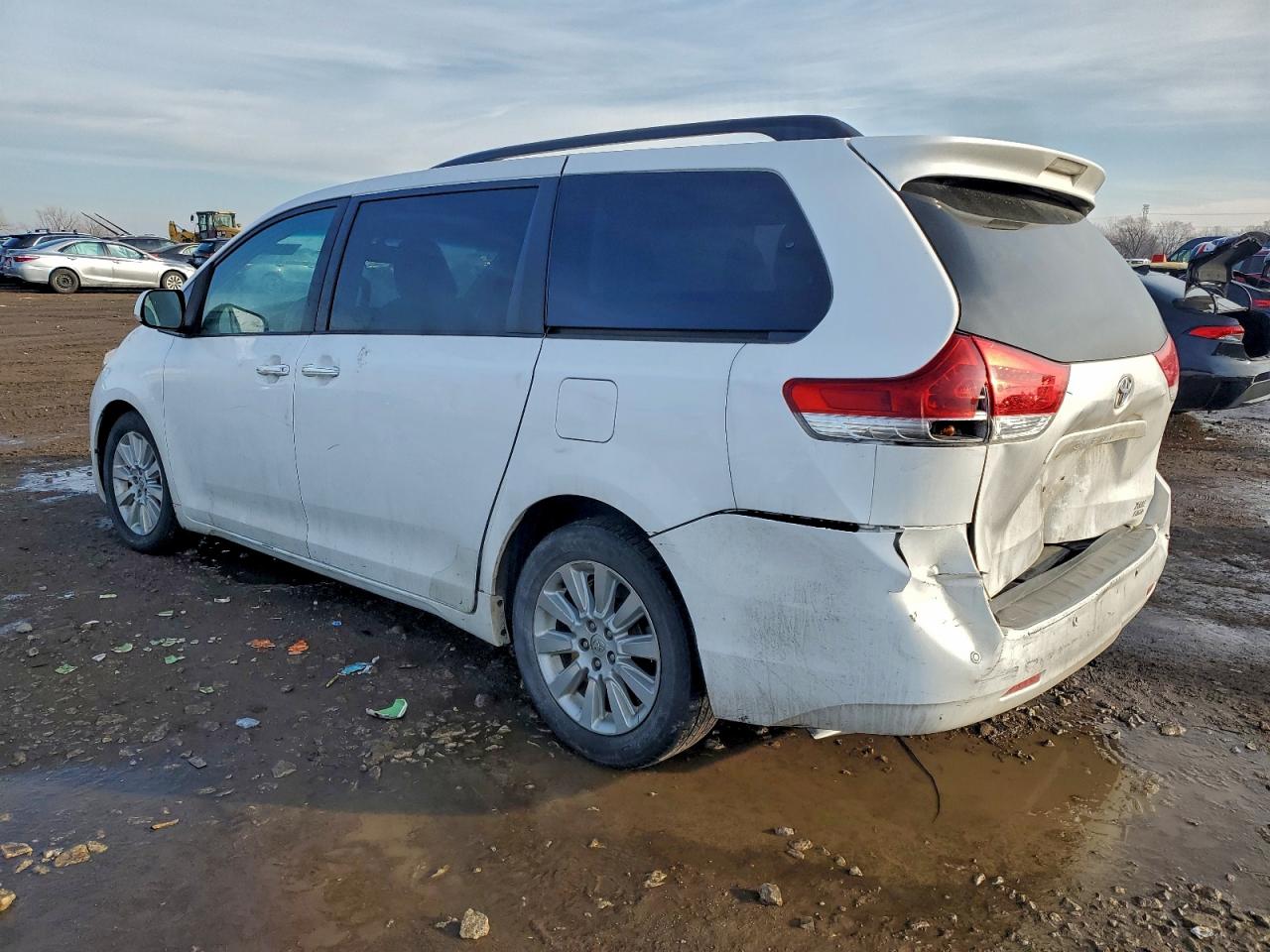 2014 TOYOTA SIENNA XLE photo 3