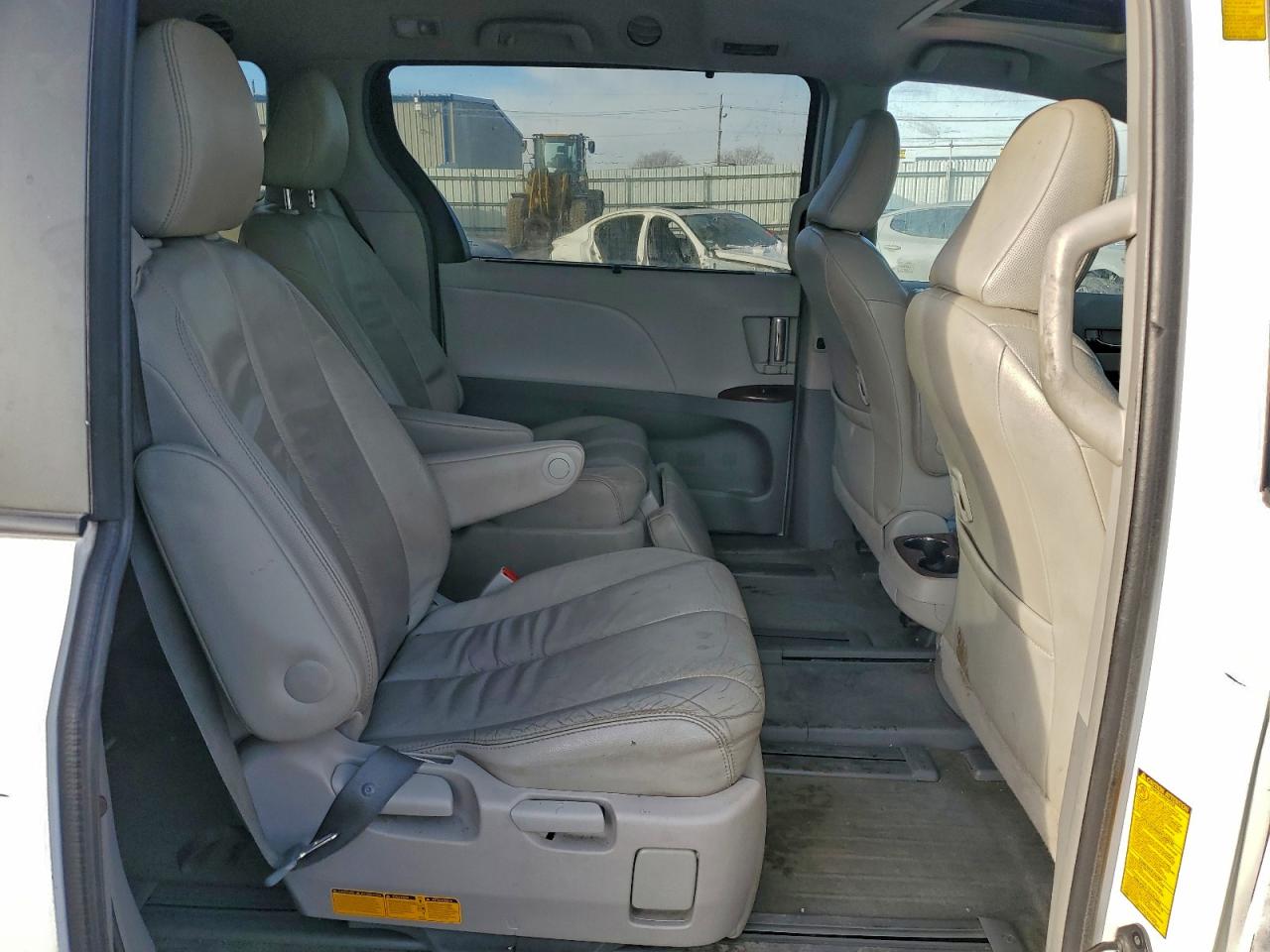 2014 TOYOTA SIENNA XLE photo 21