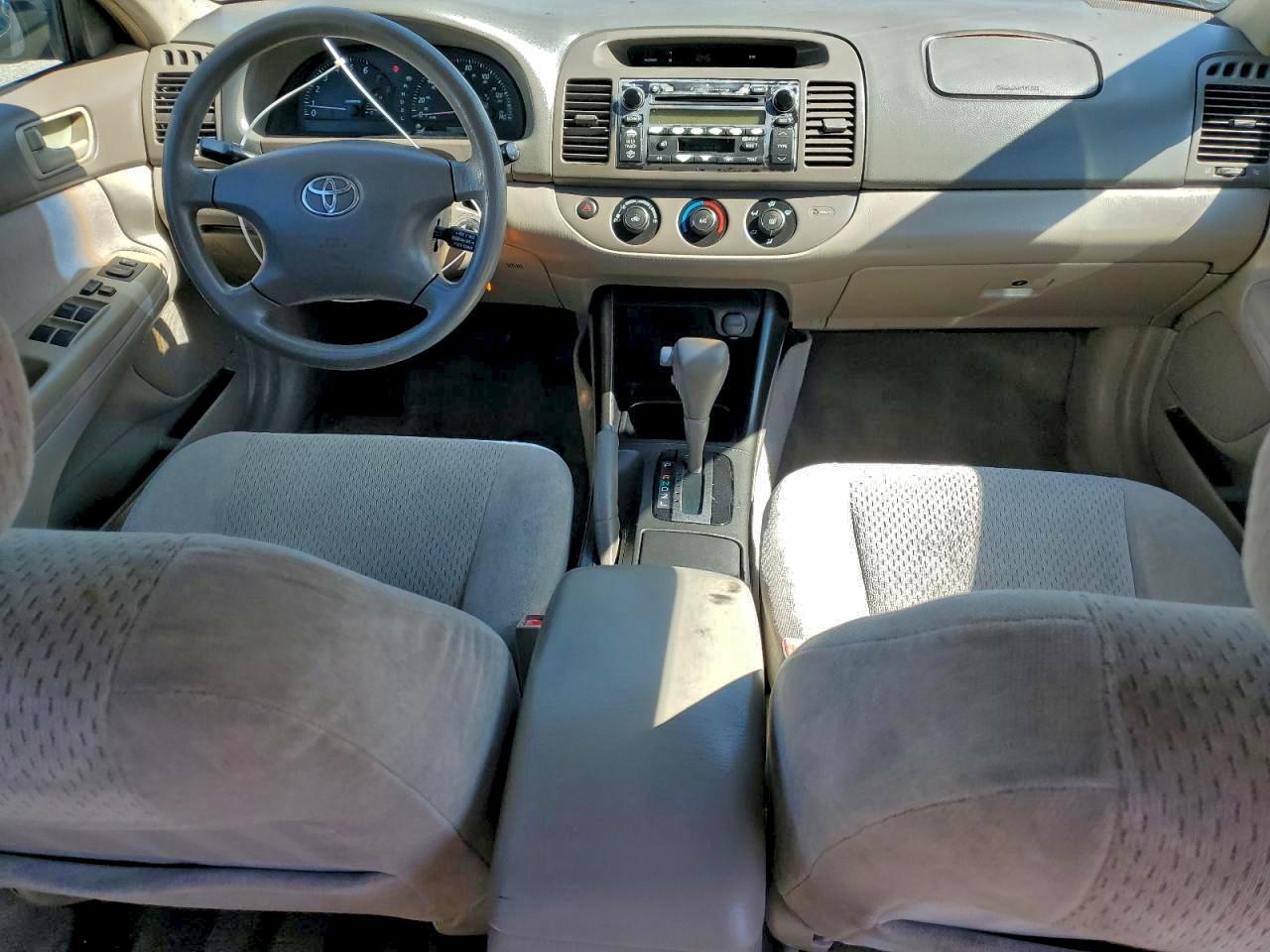 2002 TOYOTA CAMRY LE photo 8