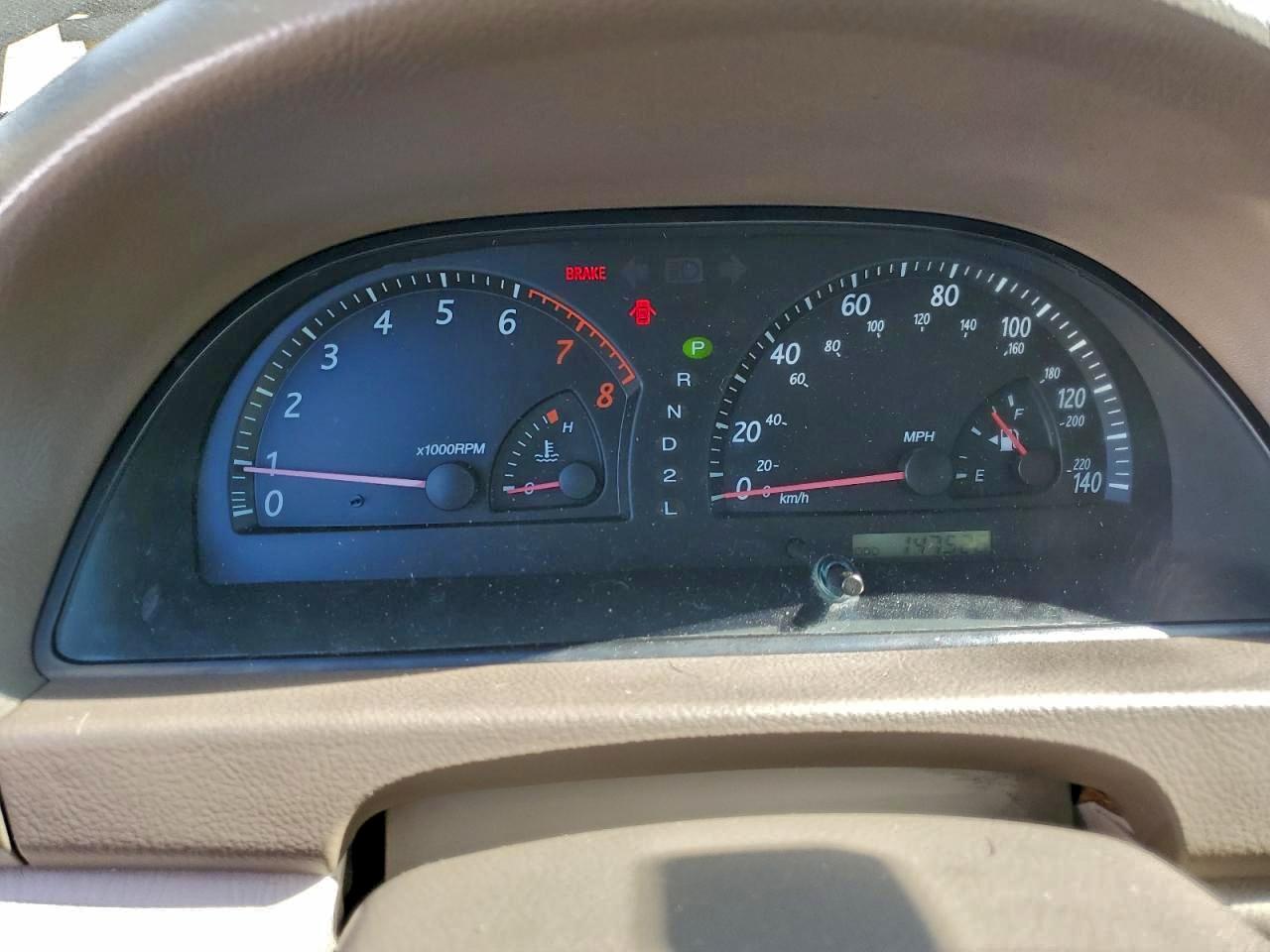2002 TOYOTA CAMRY LE photo 9