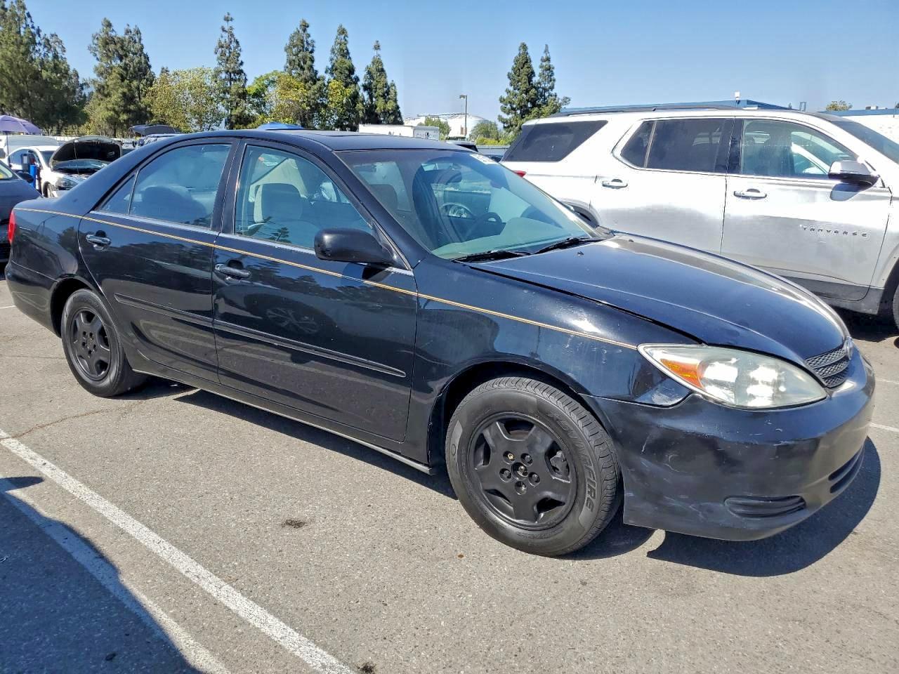 2002 TOYOTA CAMRY LE photo 4