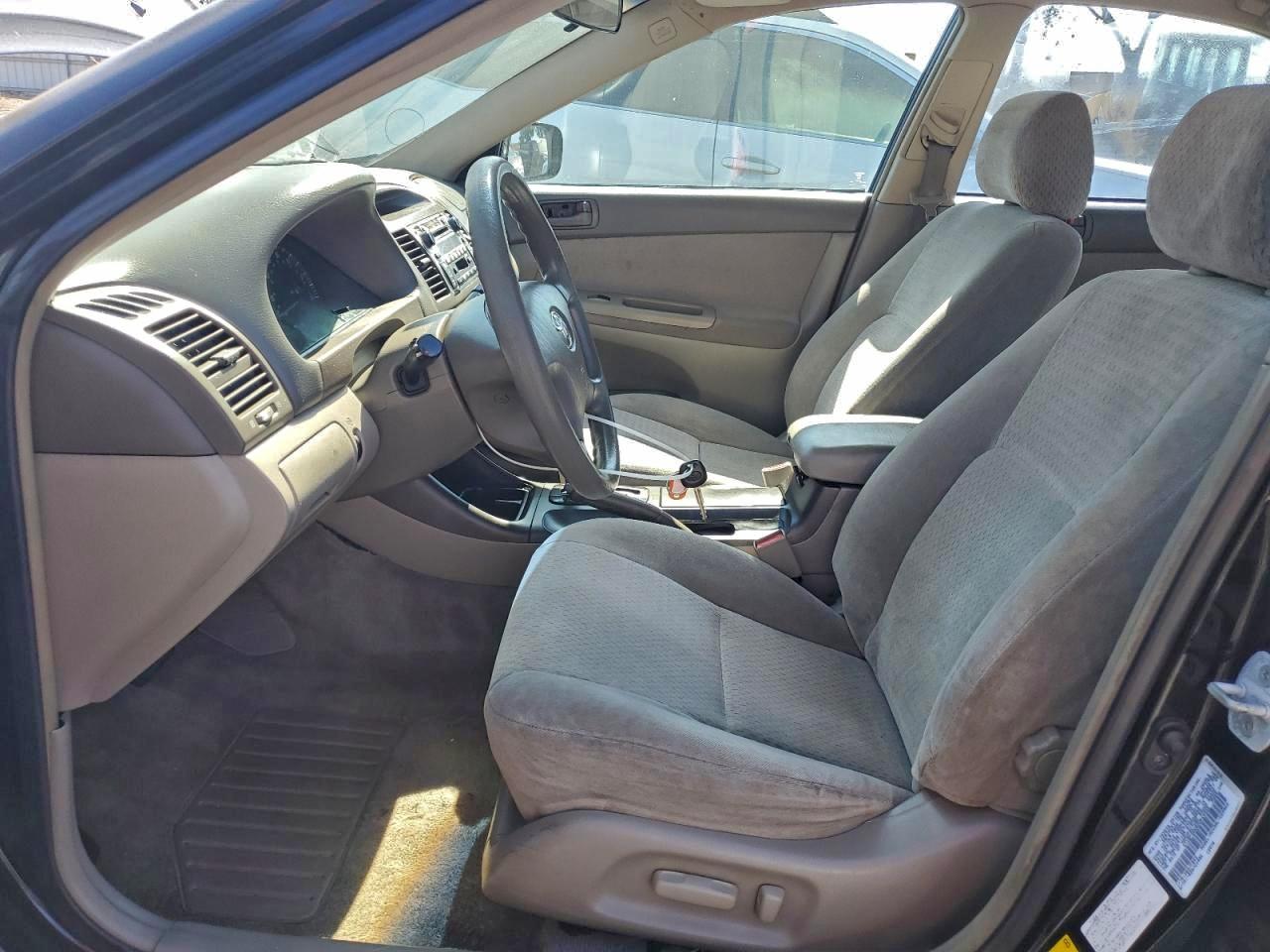 2002 TOYOTA CAMRY LE photo 7