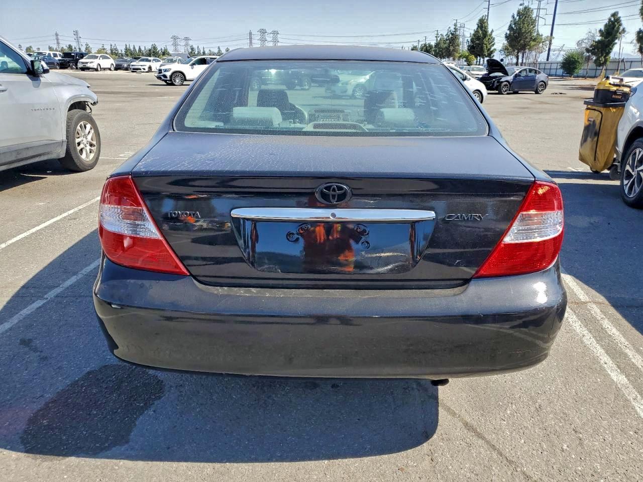2002 TOYOTA CAMRY LE photo 6