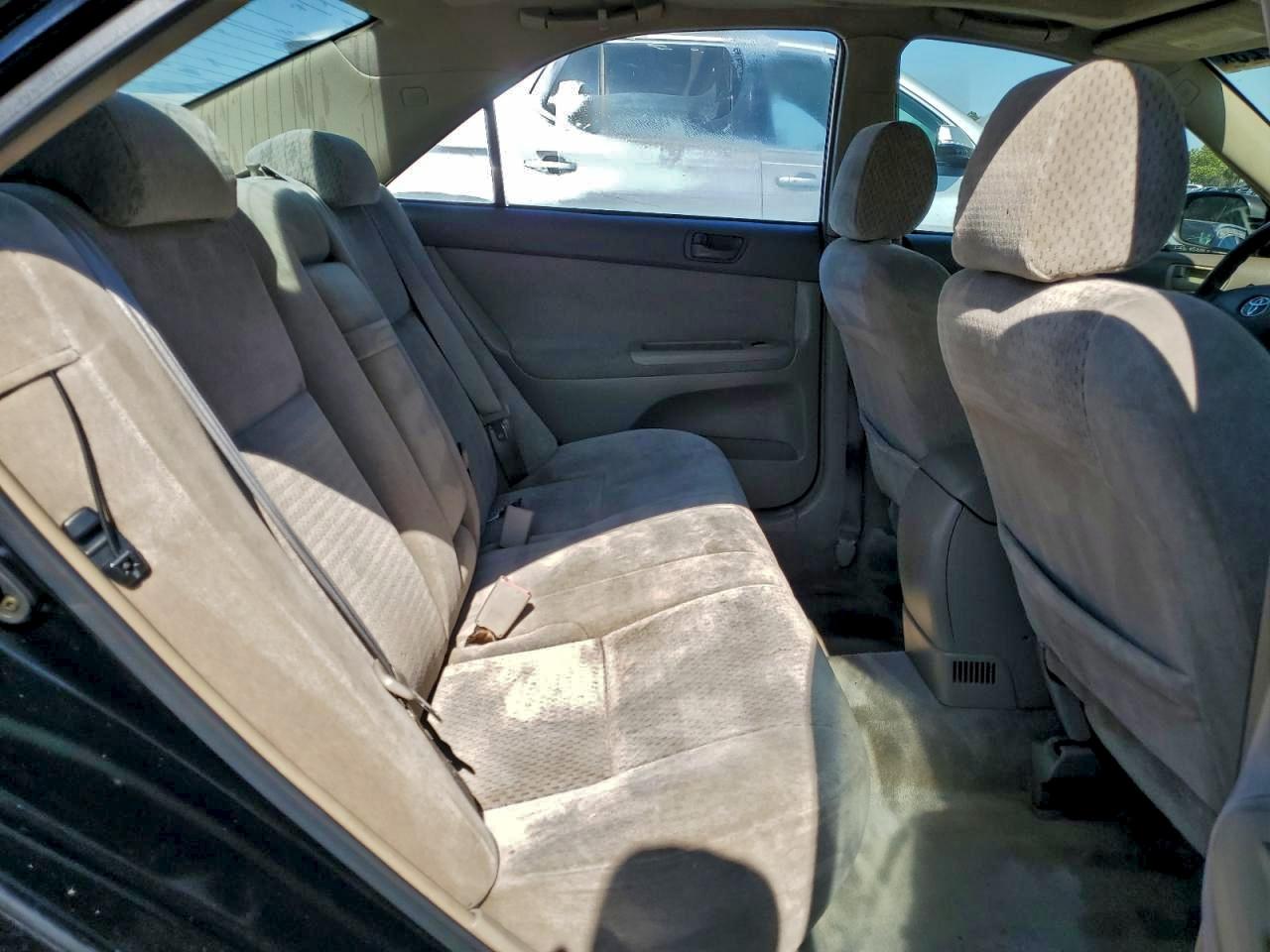 2002 TOYOTA CAMRY LE photo 10