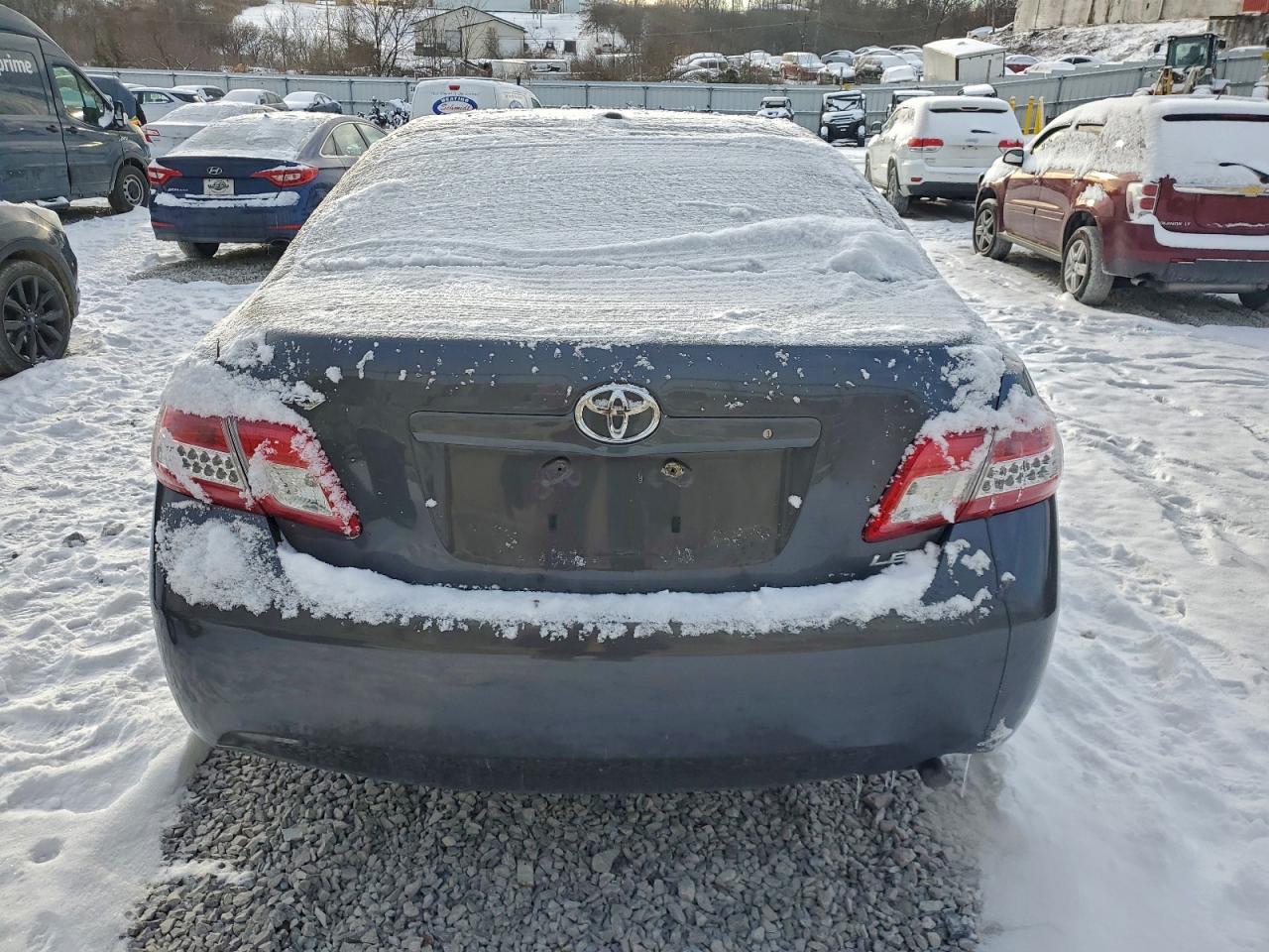 2011 TOYOTA CAMRY BASE photo 11