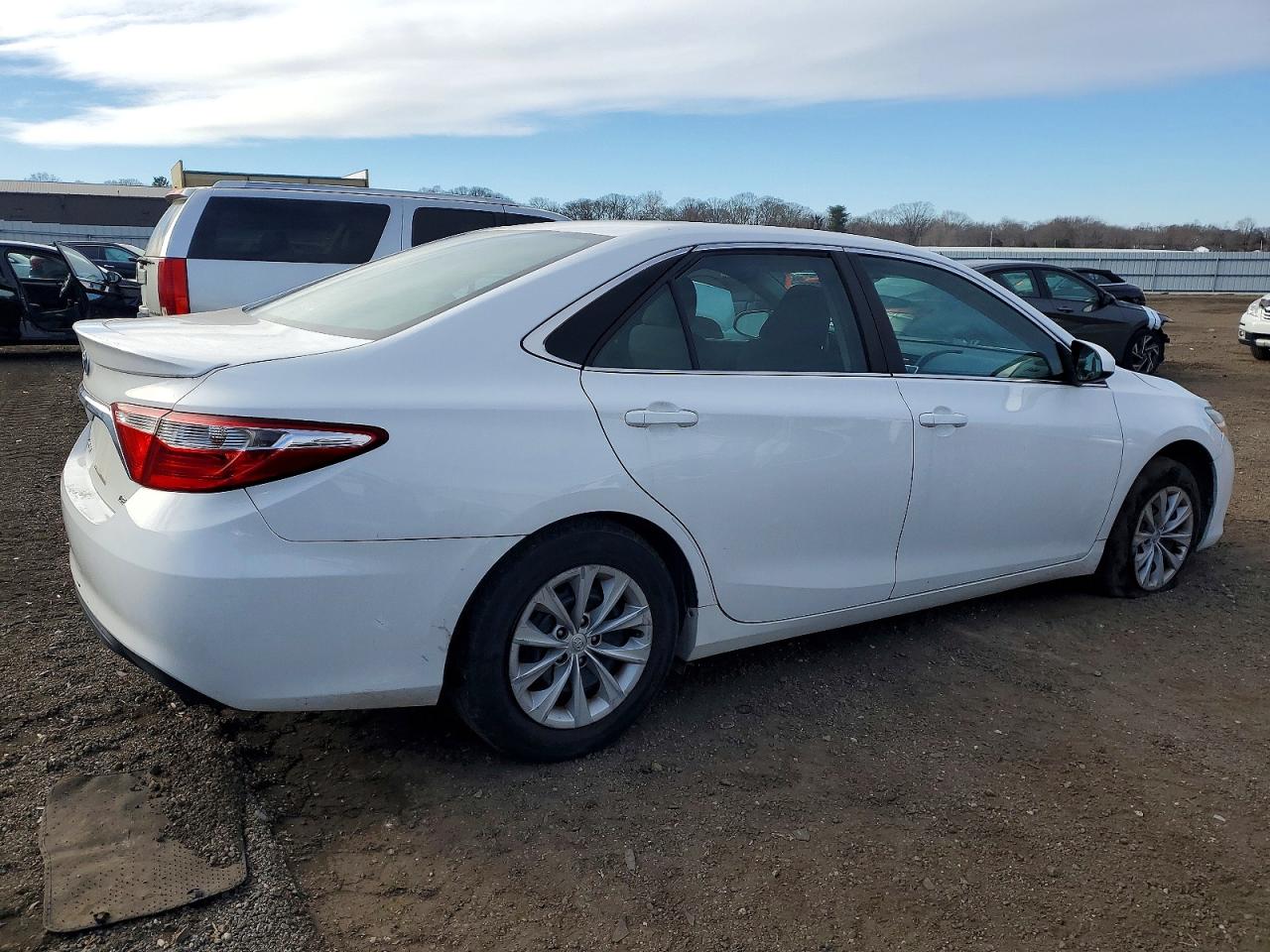 2017 TOYOTA CAMRY LE photo 5