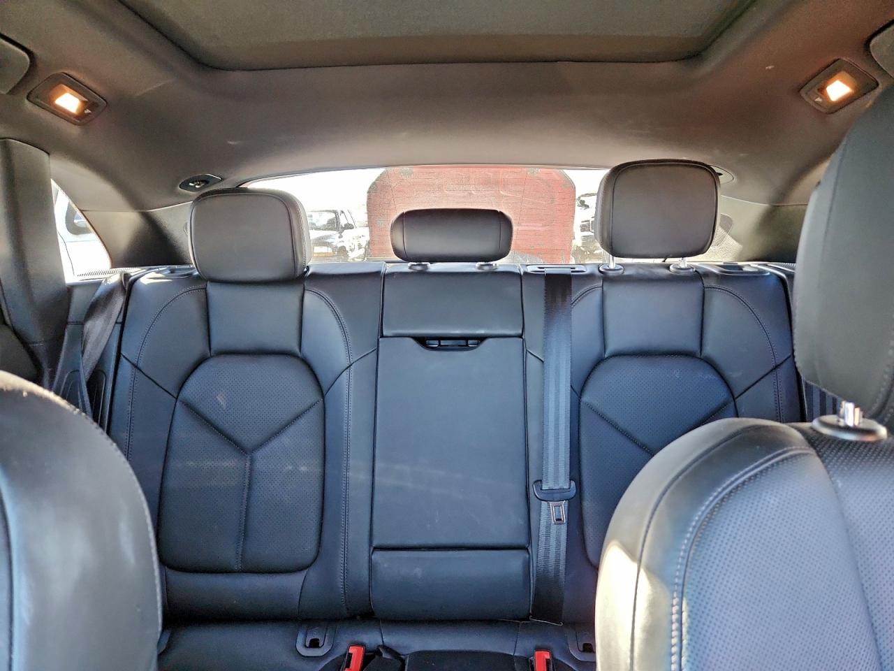 2016 PORSCHE MACAN S photo 28