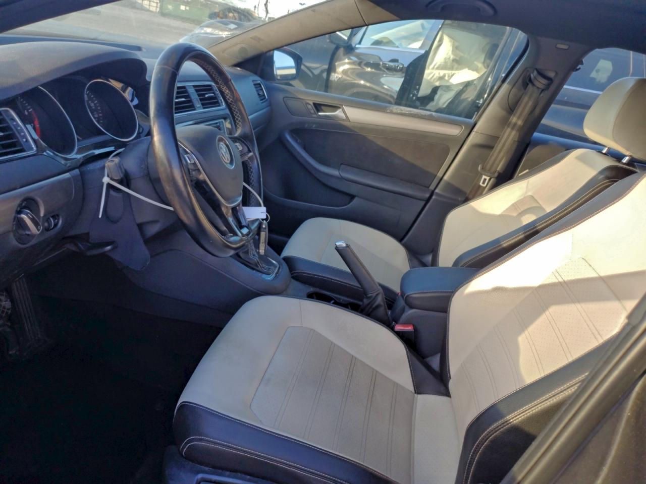 2016 VOLKSWAGEN JETTA SPORT photo 13