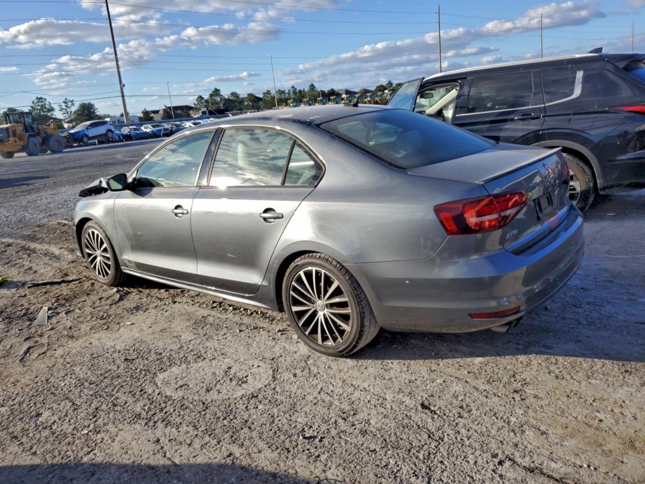 2016 VOLKSWAGEN JETTA SPORT photo 3