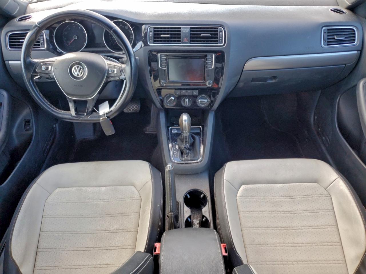 2016 VOLKSWAGEN JETTA SPORT photo 15